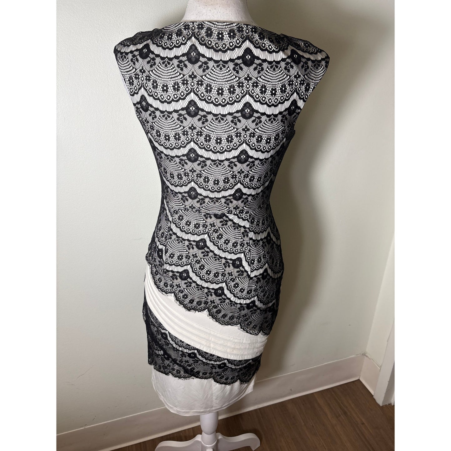 JAX Off White Black Lace Sleeveless Midi Dress Sz 2