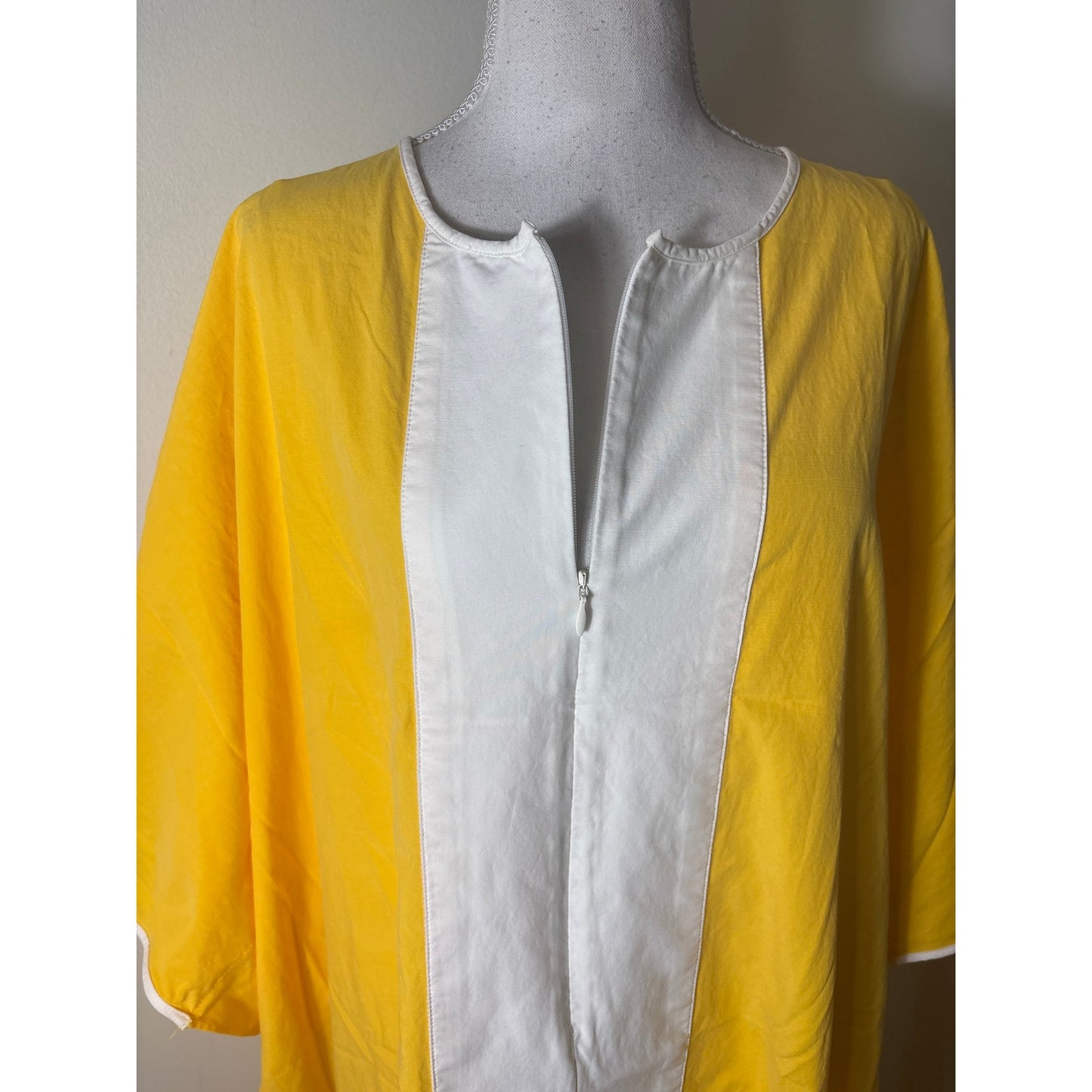 Tuckernuck Yellow and White Zip Front Kaftcan Sz M/L