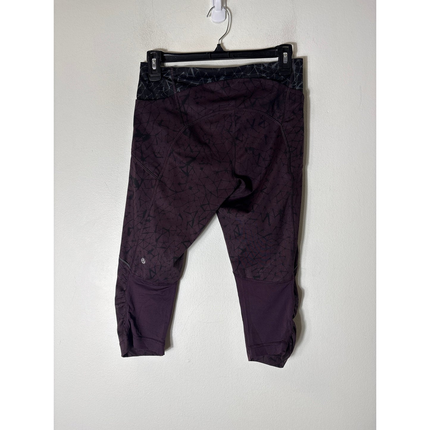 Lululemon Black and Plum Cropped Leggings sz 6
