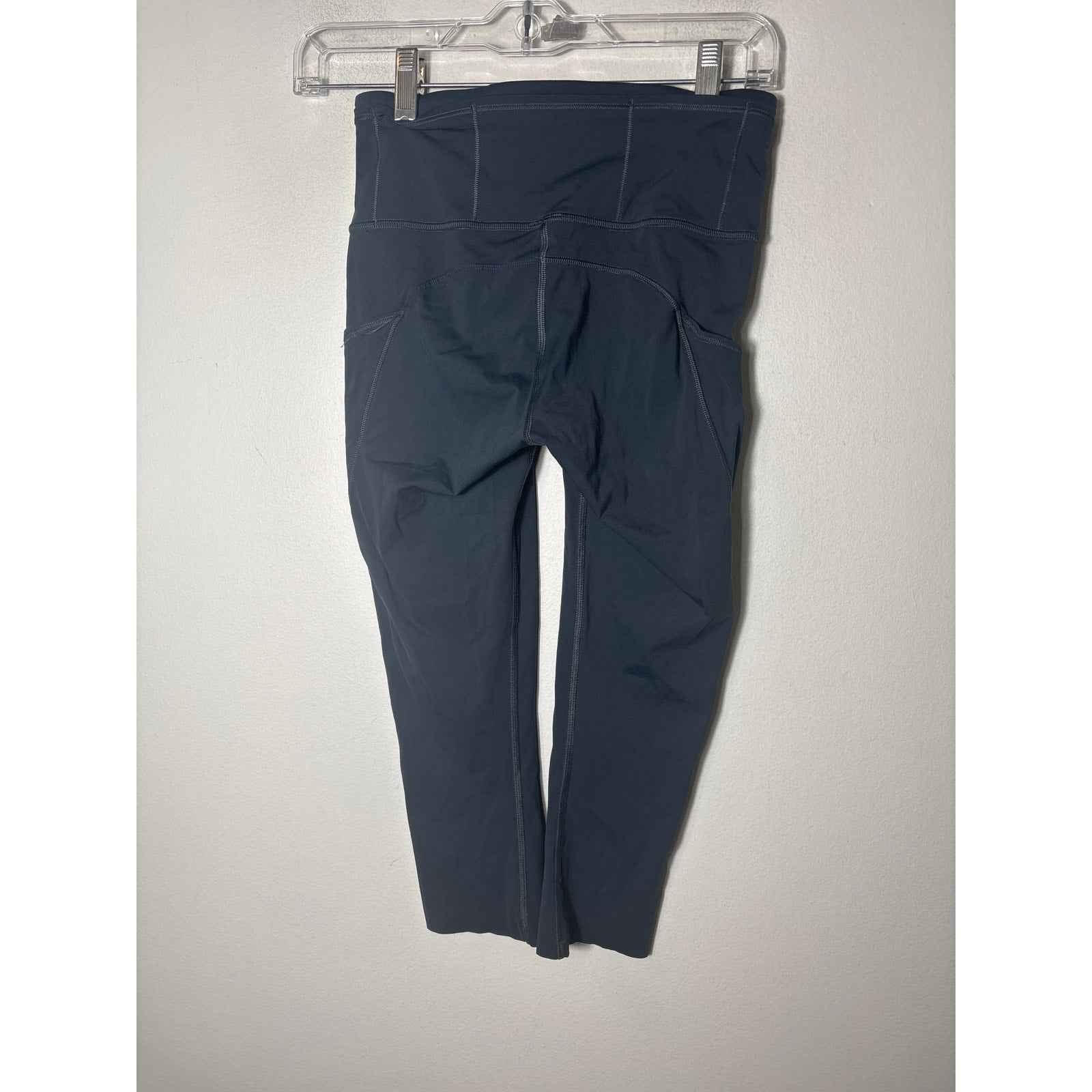 Lululemon Dark Charcoal Mid Calf Athletic Leggings Sz 4