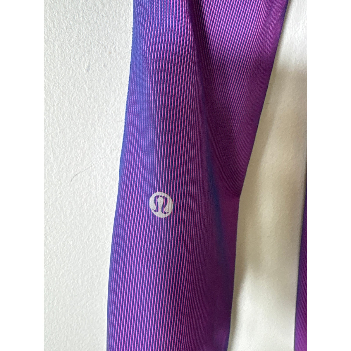 Lululemon Two Toned Pink and Blue Athletic Leggings Sz 4