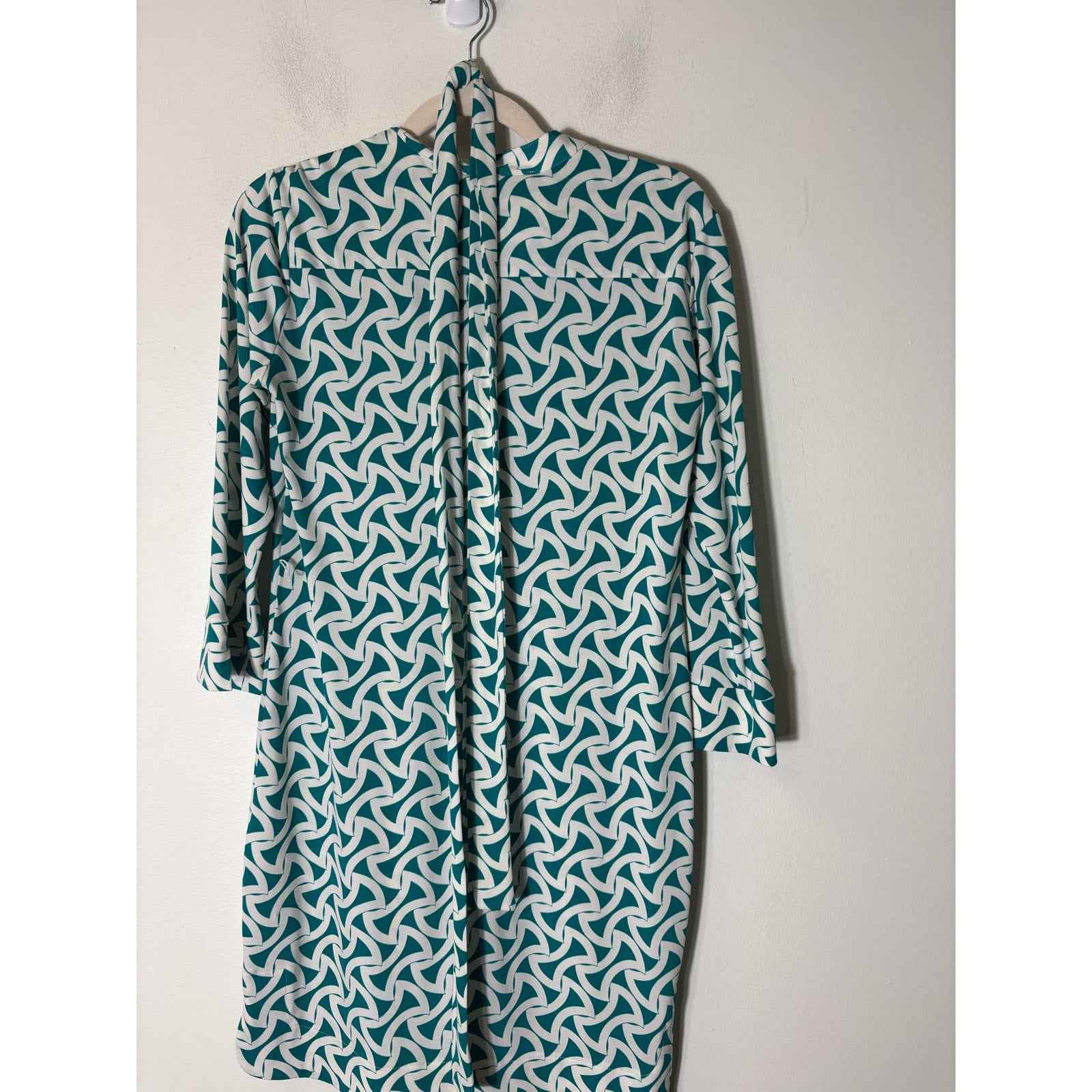 Donna Moran Green and White Print Knee Length Dress Ties at the Waist Sz 4