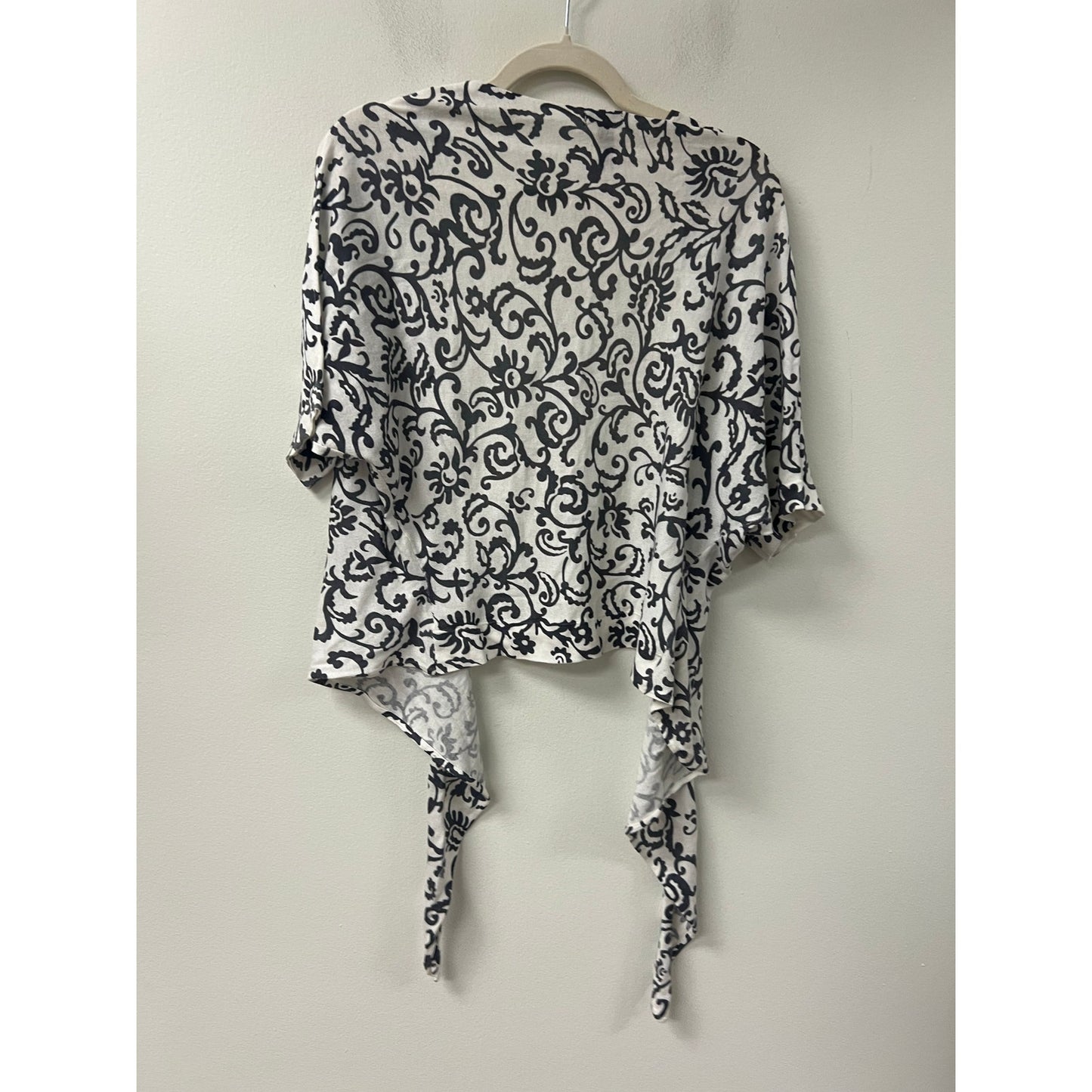 Soma Gray and White Pattern Short Sleeve Knit Wrap Sz M