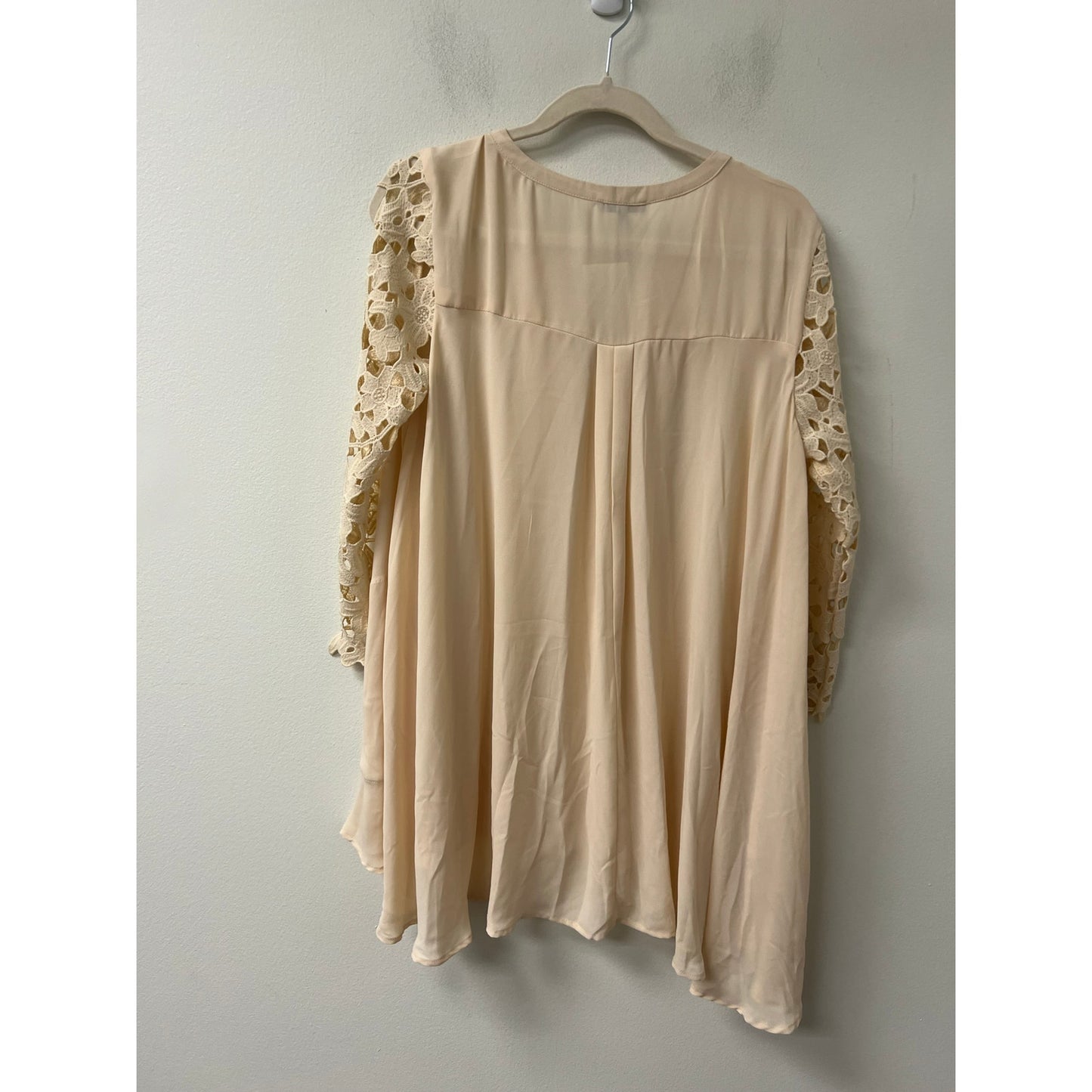 NWT Jodiful Cream Layna Top Sz M