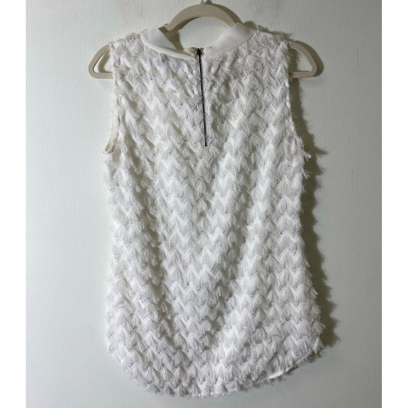 209 WST 38 White Fringed, V-neck Tank Sz XS