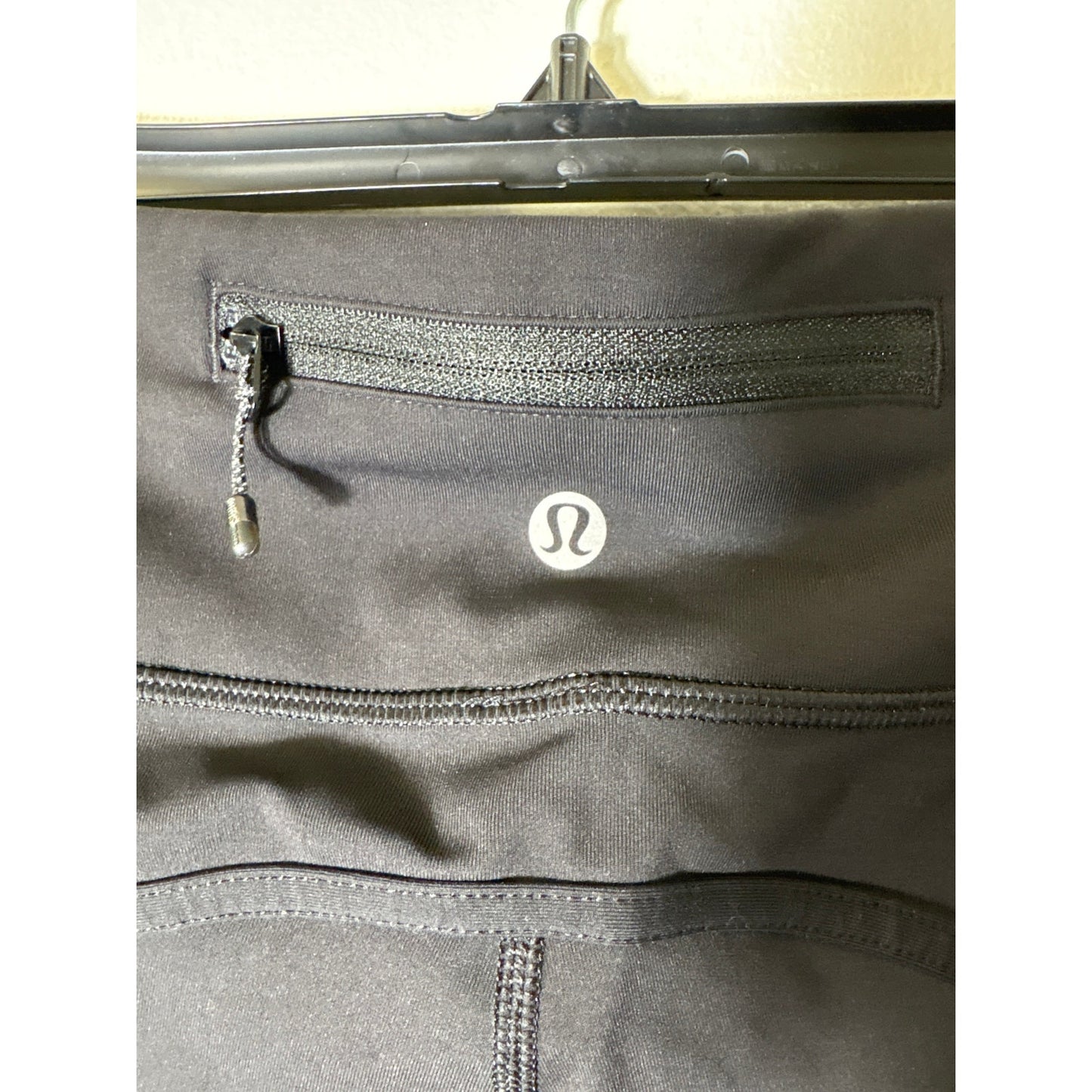 Lululemon Black With Mesh Detail Leggings Sz 6