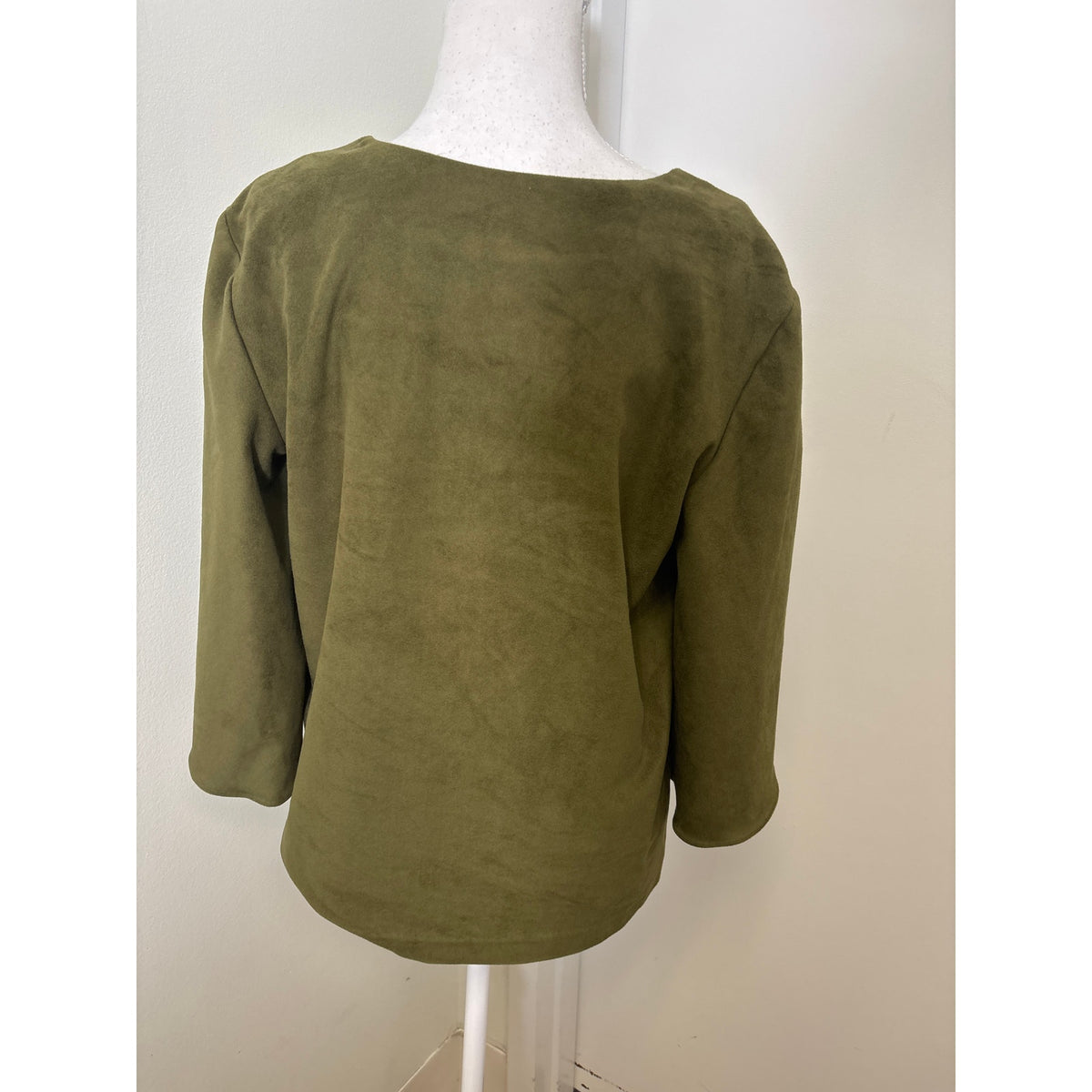 Anna Cate Army Green Faux Suede V Neck Half Sleeve Top Sz S