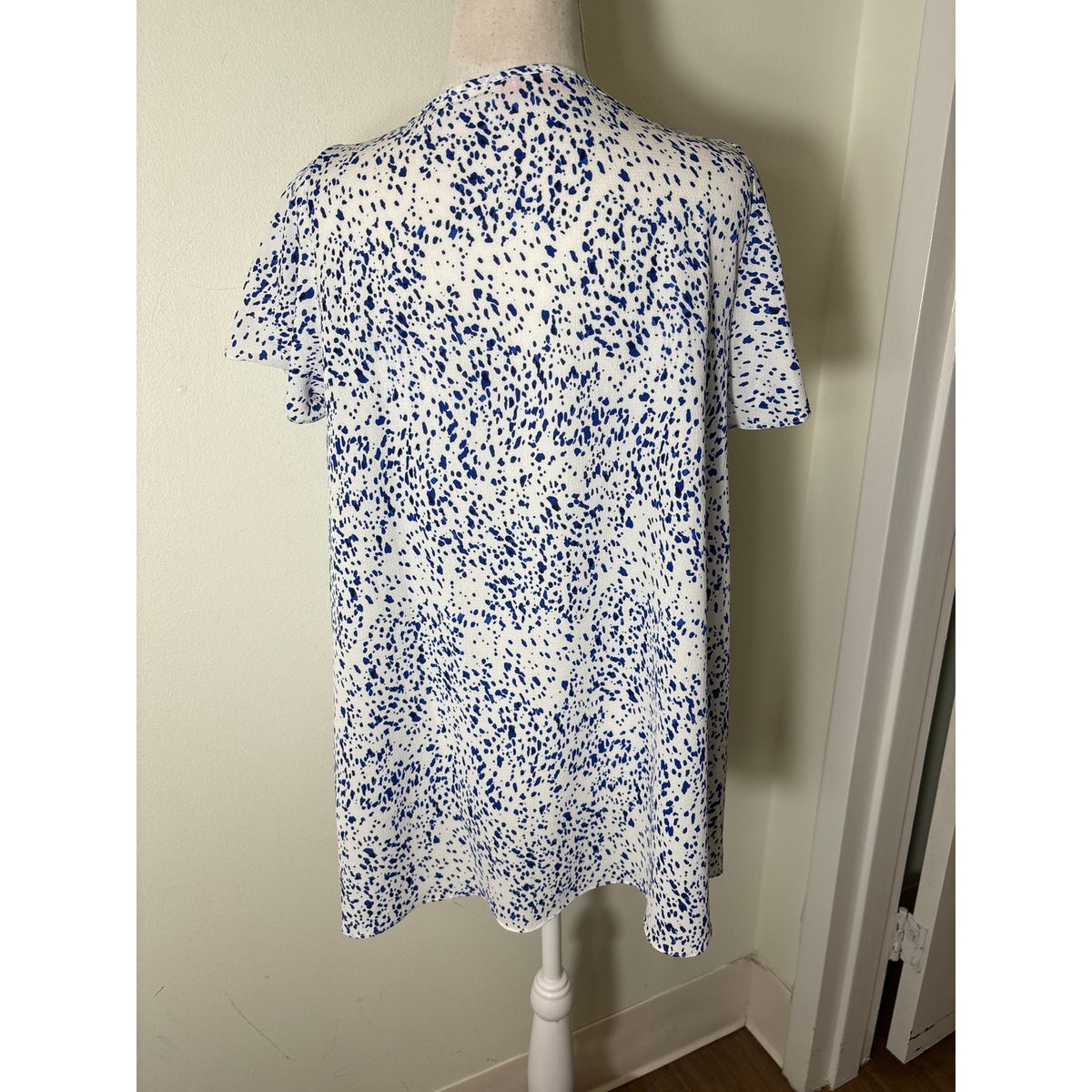 Buddy Love Blue and White Flutter Sleeve V-Neck Top Sz XS