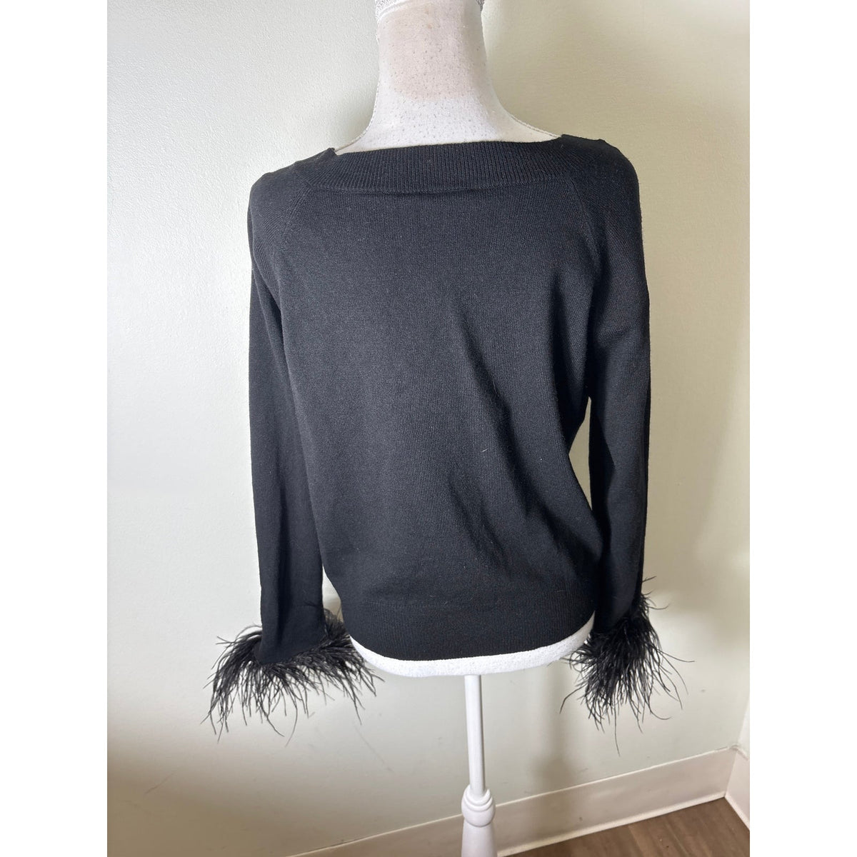 NWT MILLY long Sleeve Feathered Cuff  V-Neck Sweater Sz M