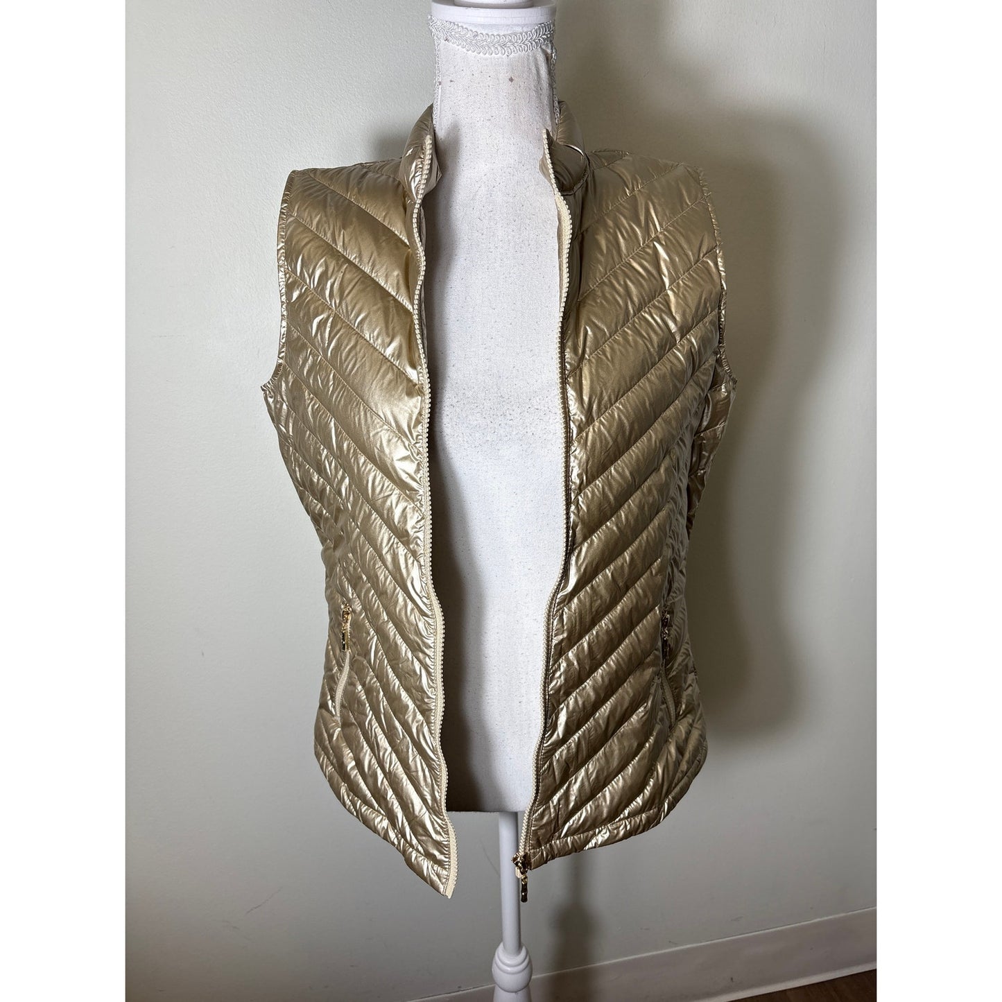 J. McLaughline Gold Metallic Puffer Vest Sz M