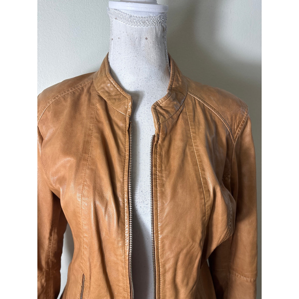 Overland Camel Colored Long Sleeve Cropped Style Leather Jacket Sz M