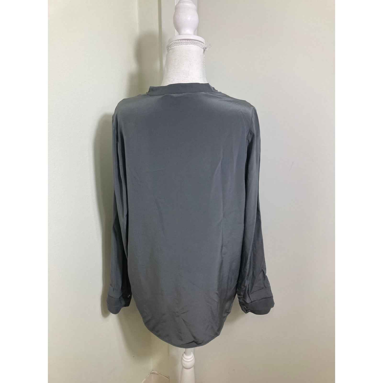Vince Gray Long Sleeve V-Neck Silk Tunic Style Shirt Sz M