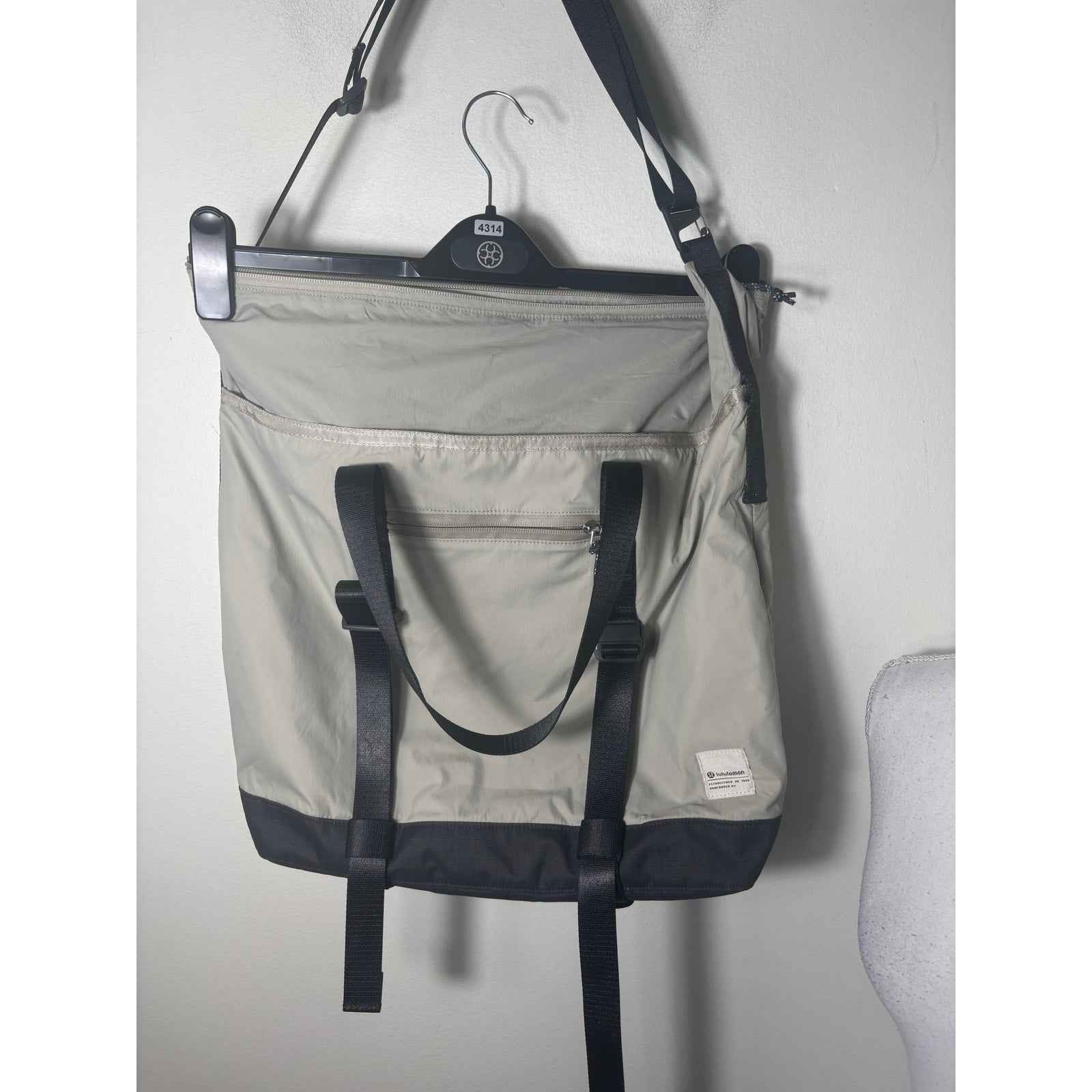 Lululemon Patch Logo Yoga Mat Tote Bag in Raw Linen and Graphite 25K