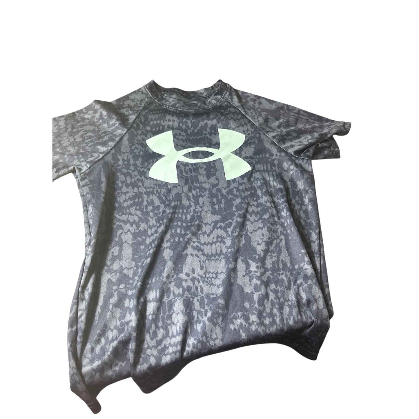 Boy's Bundle of 3 Name Brand Under Armor Vineyard Vines Athletic Shirts Sz M