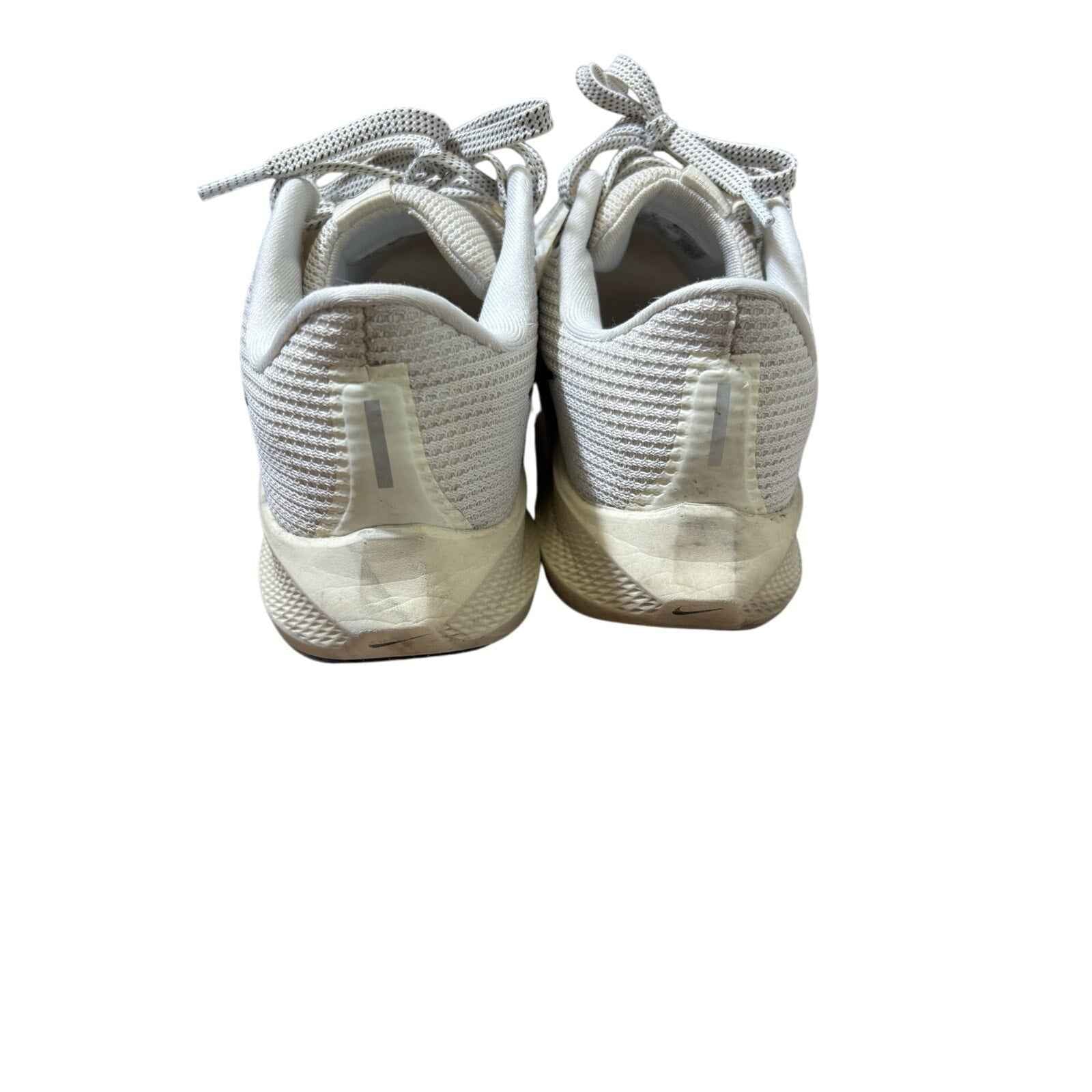 Woman's Nike White Pegasus 40 Air Zoom Sz 8