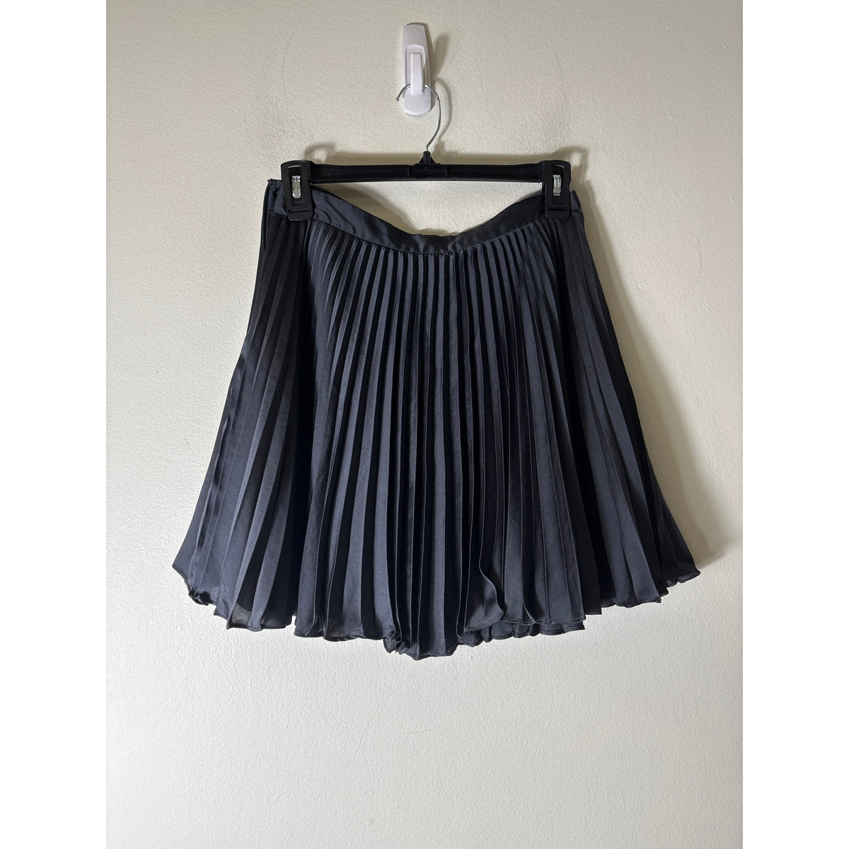 Club Monaco Black Mini Pleat Mini Skirt Sz 0