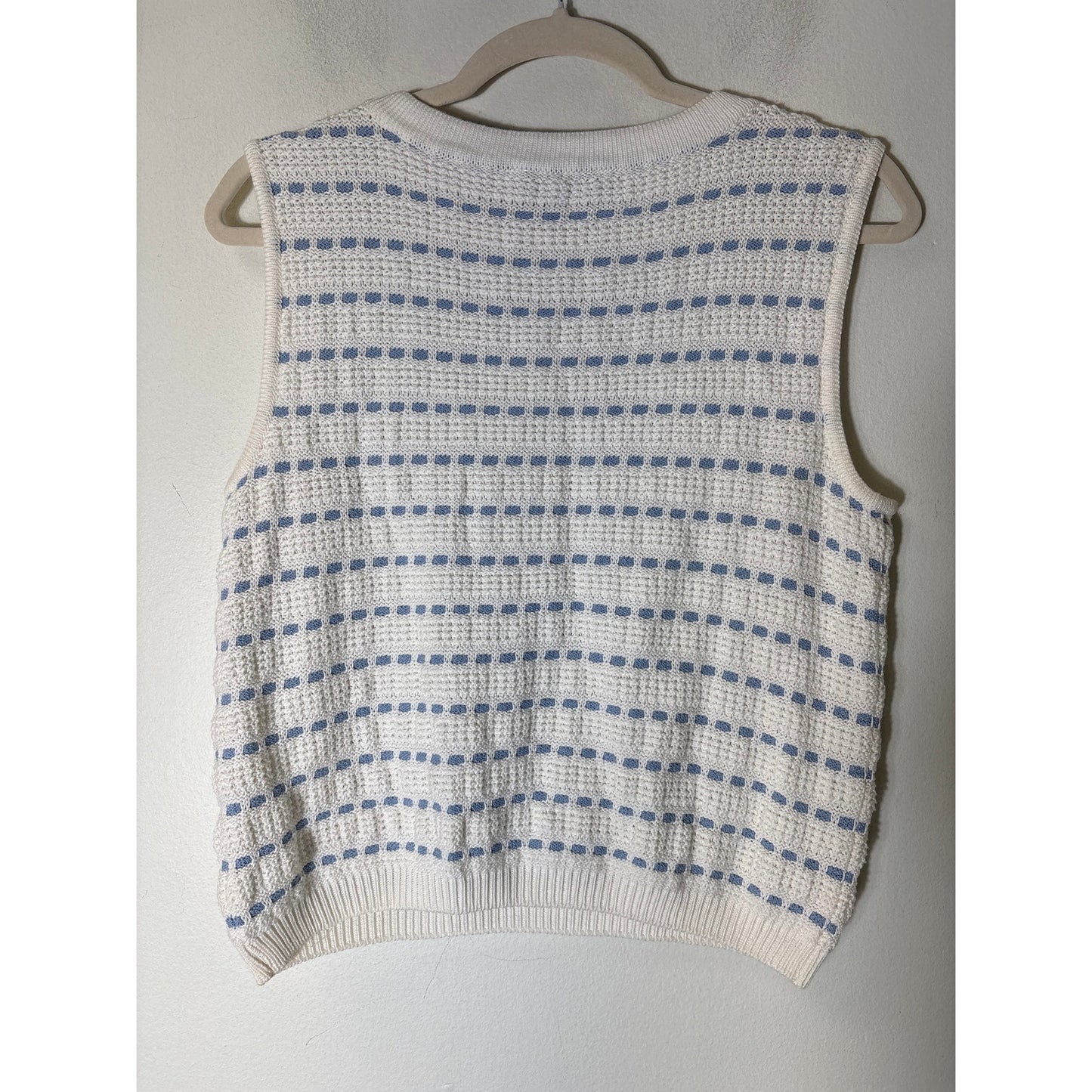 St. John Sport White and Light Blue Sleeveless Sweater Sz M
