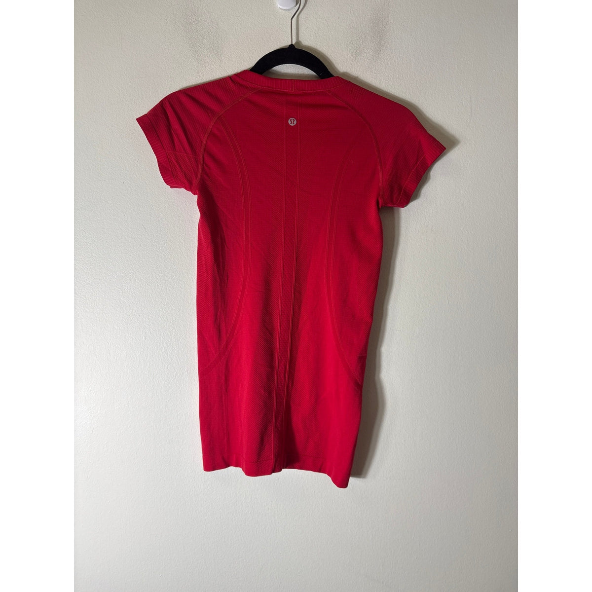 Lululemon Red Athletic Short Sleeve Top Sz 4