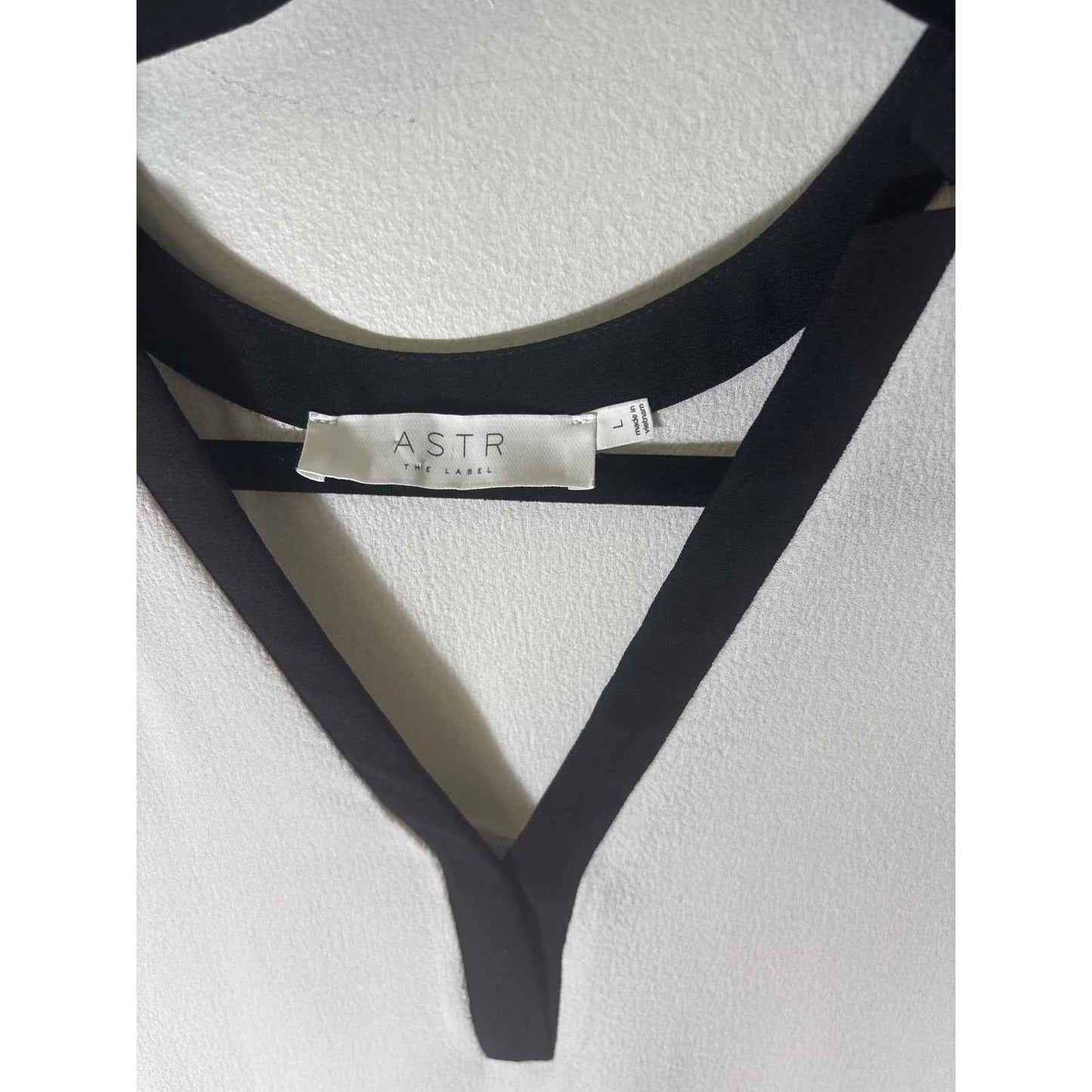 Astr Wite With Black Trim Oversize Top sz L