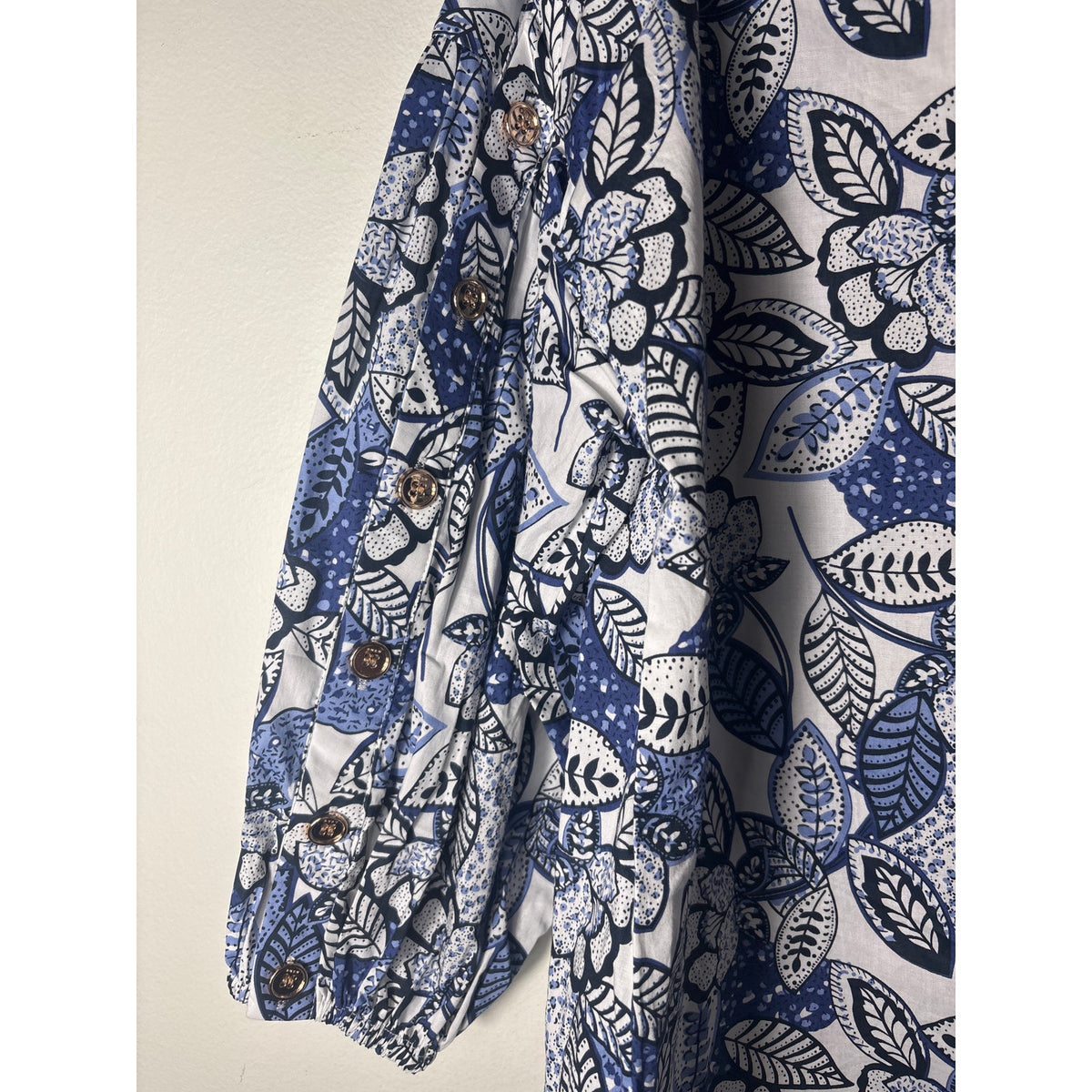 Buru Blue Leaf Gold Button Sleeve Top Sz S