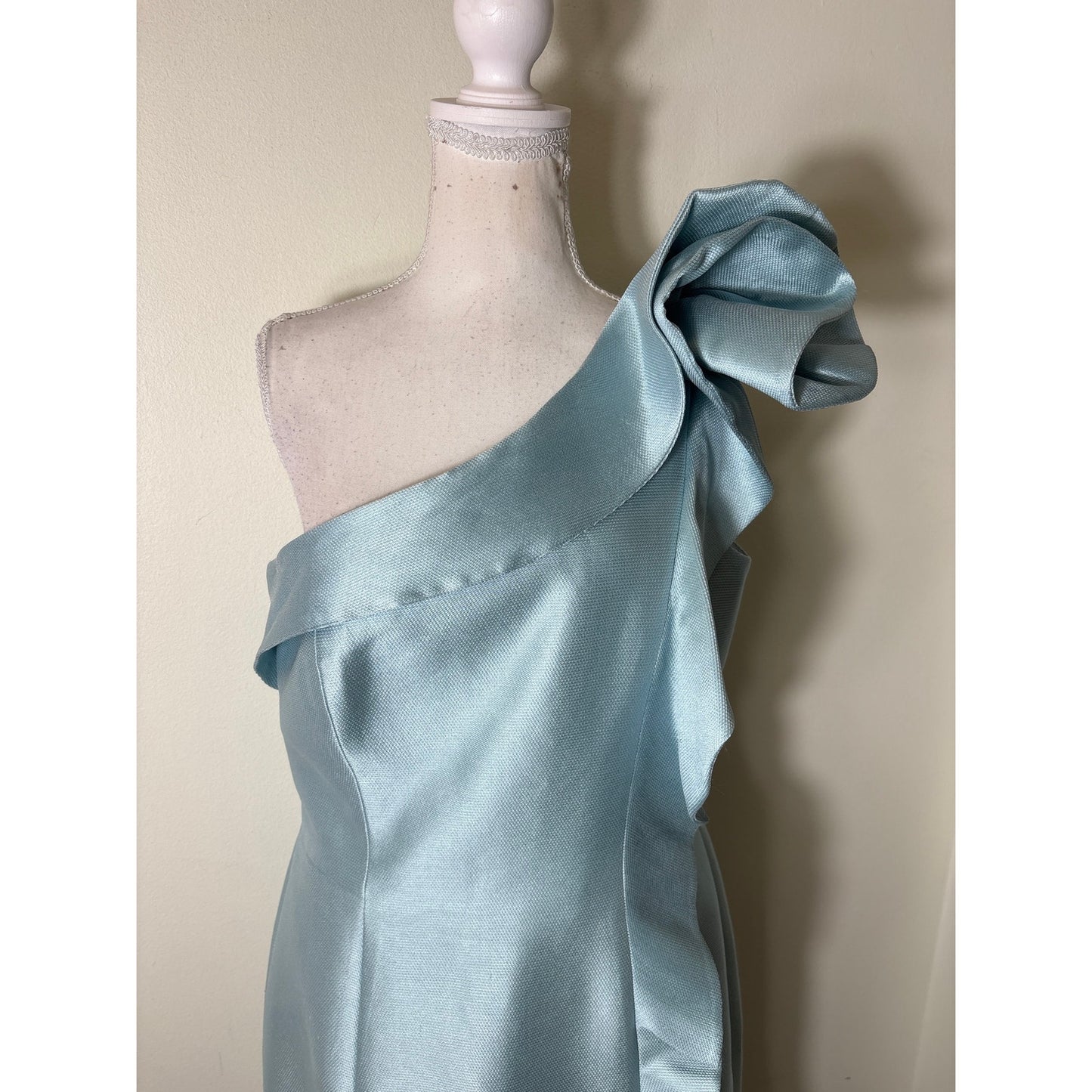 Frascara One Ruffled Shoulder Gown sz 10