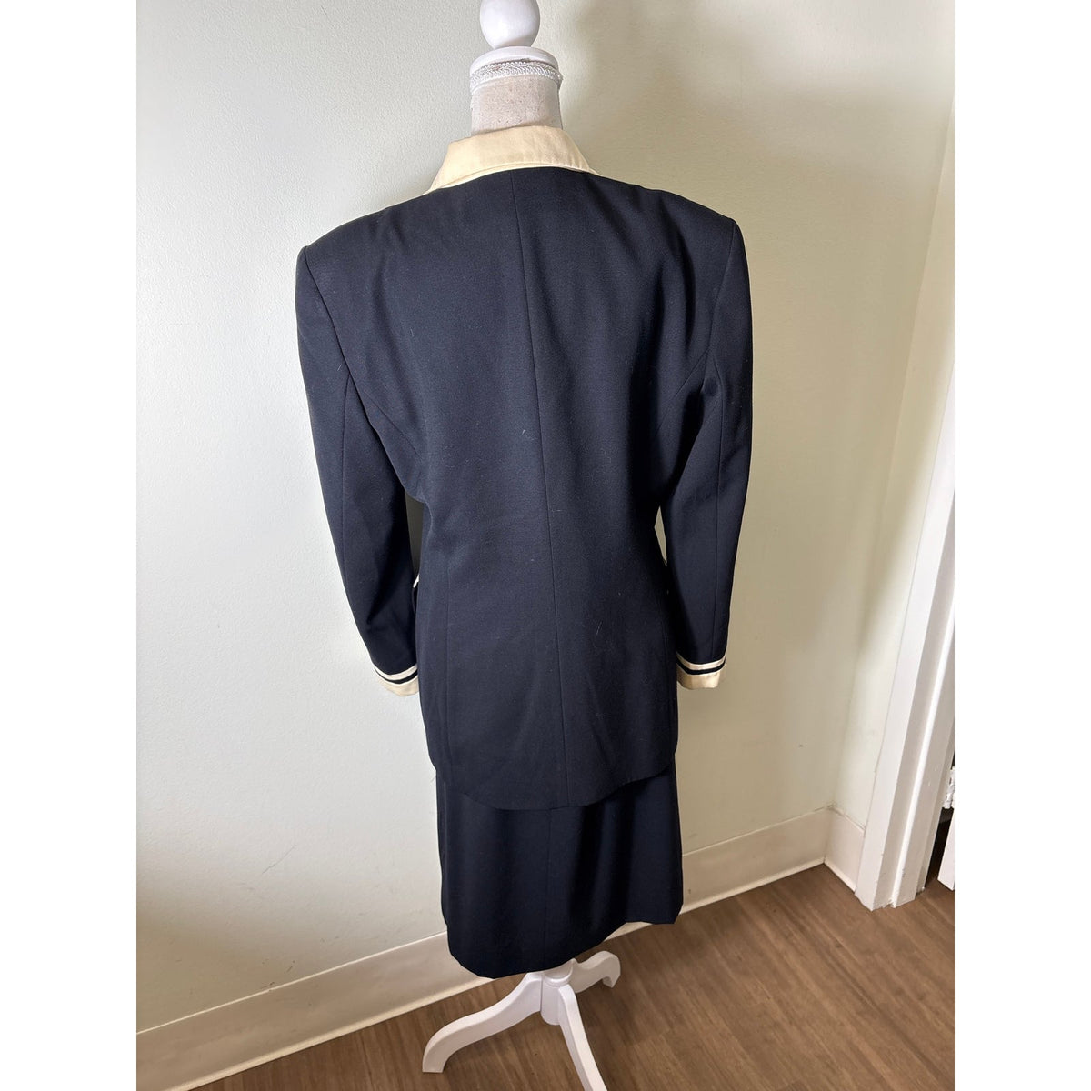Escada Vintage Black and White Long Sleeve Midi SKirt Suit Set Sz 40