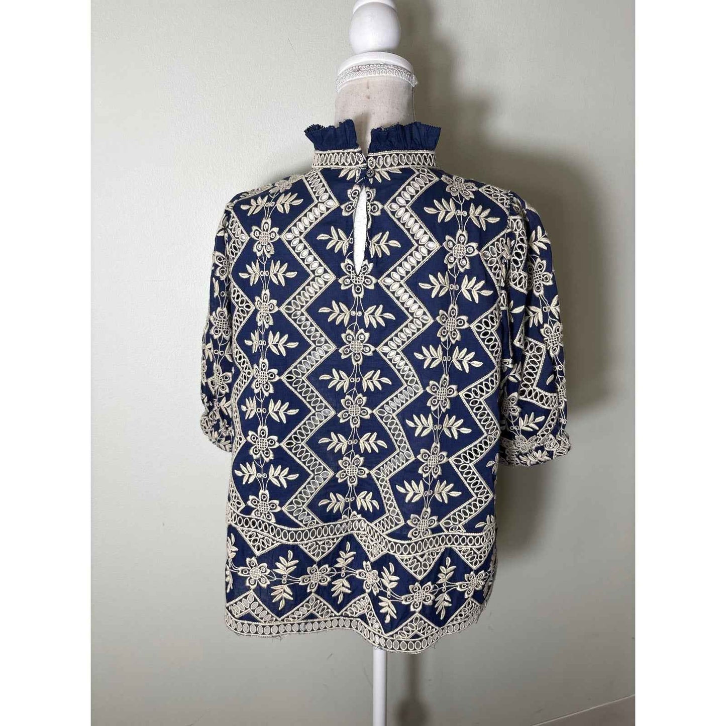 Sea NY Navy and Cream Eyelet Top Sz M