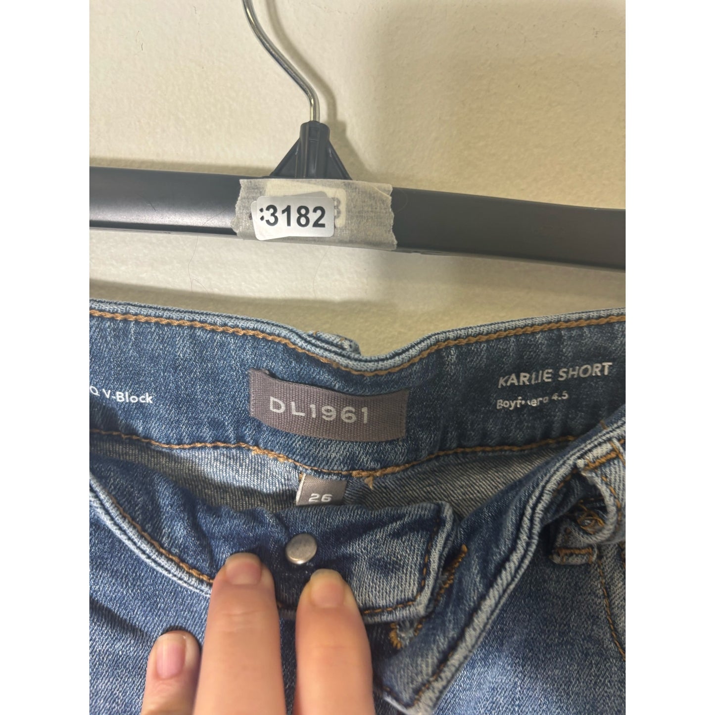 DL1961 "Karlie" Blue Jean Boyfriend Short Sz 26