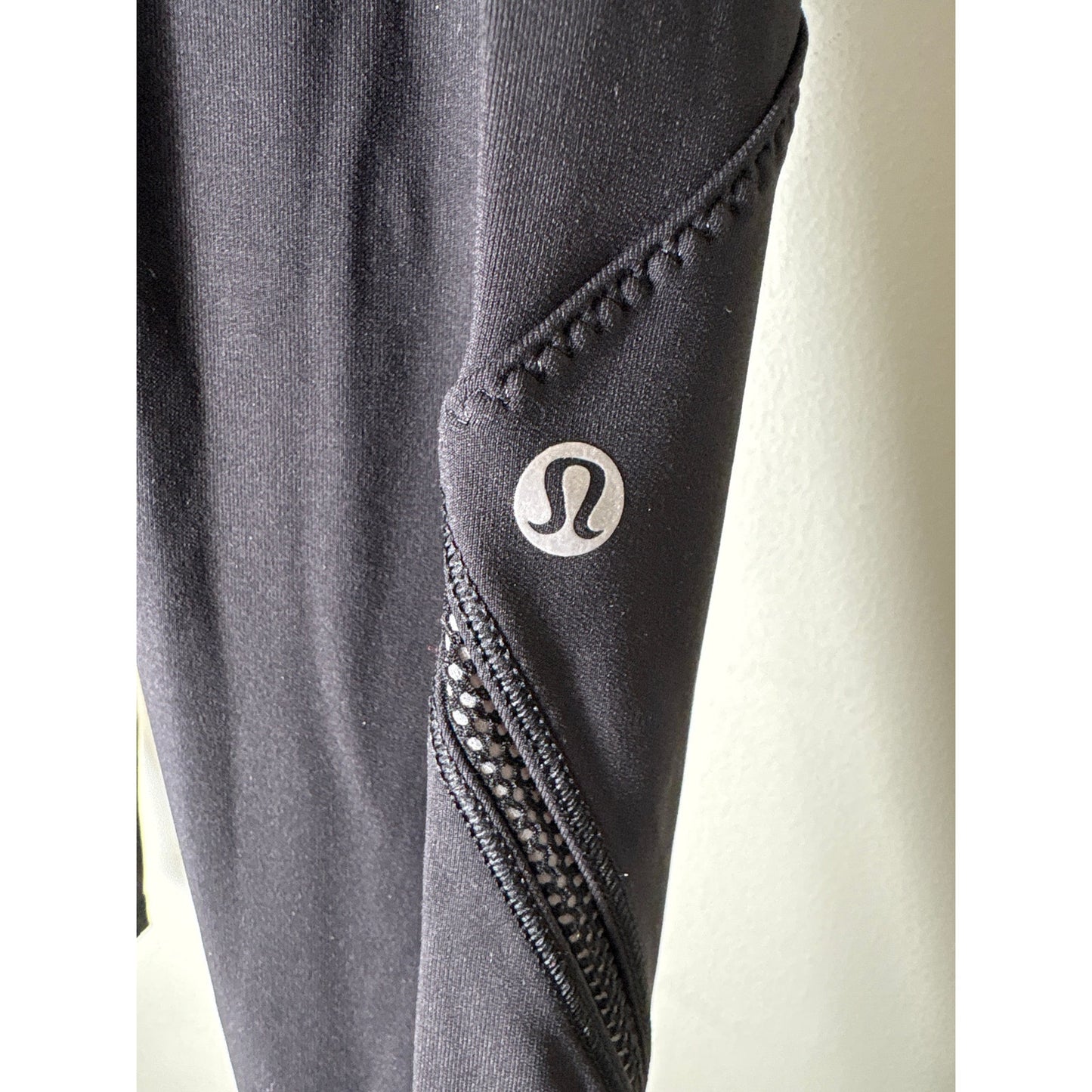 Lululemon Black Zipper Pocket Longer Length Leggings Sz 6