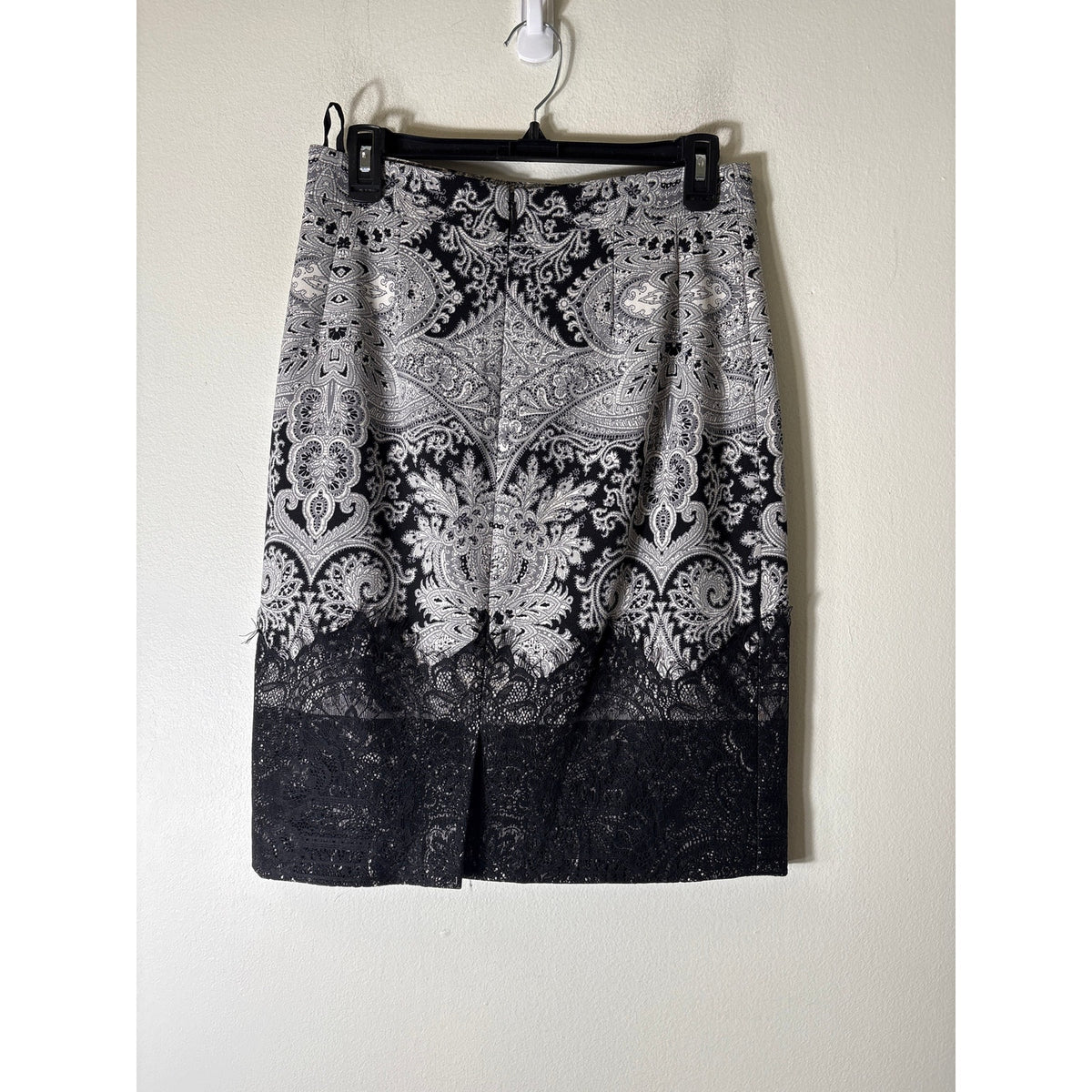 Antonio Melani Black and White Paisley Lace Skirt Sz 4