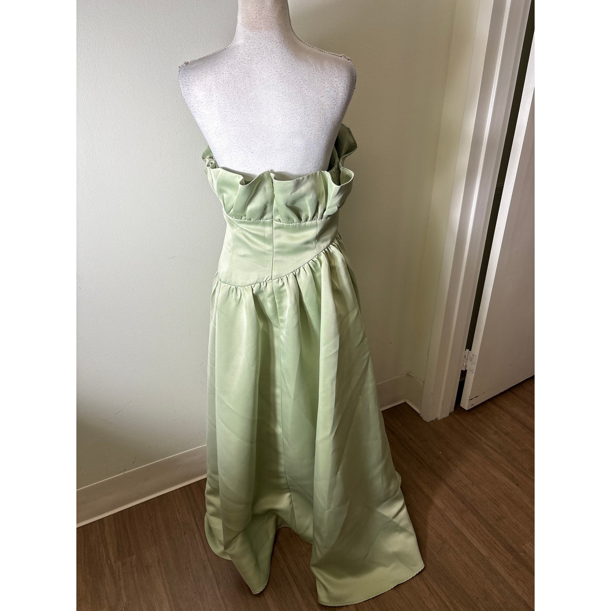 Elliatt Mint Green Strapless Ruffle Gown Sz M