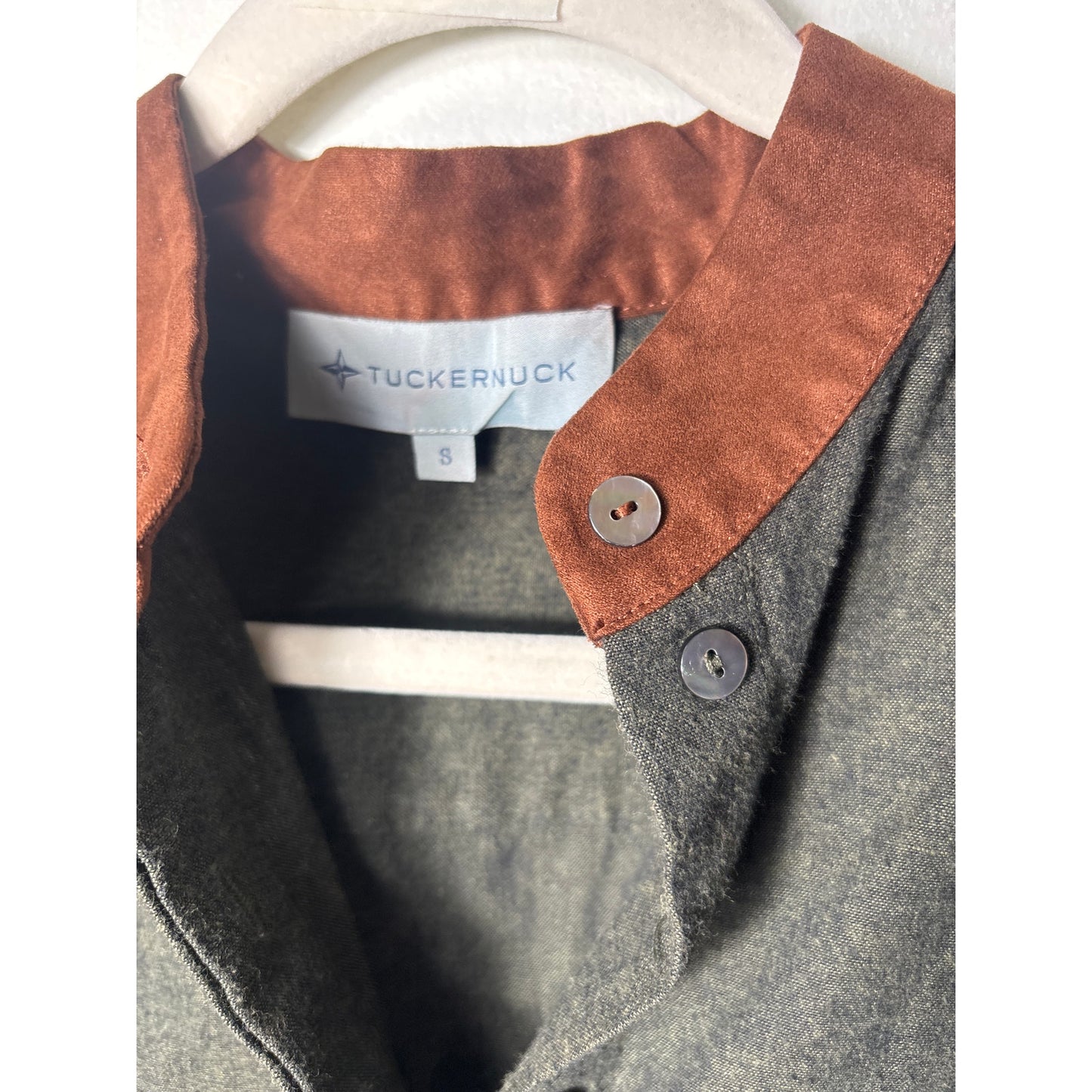 Tuckernuck Dark Gray Long Sleeve Button Up Cotton Shirt Sz S