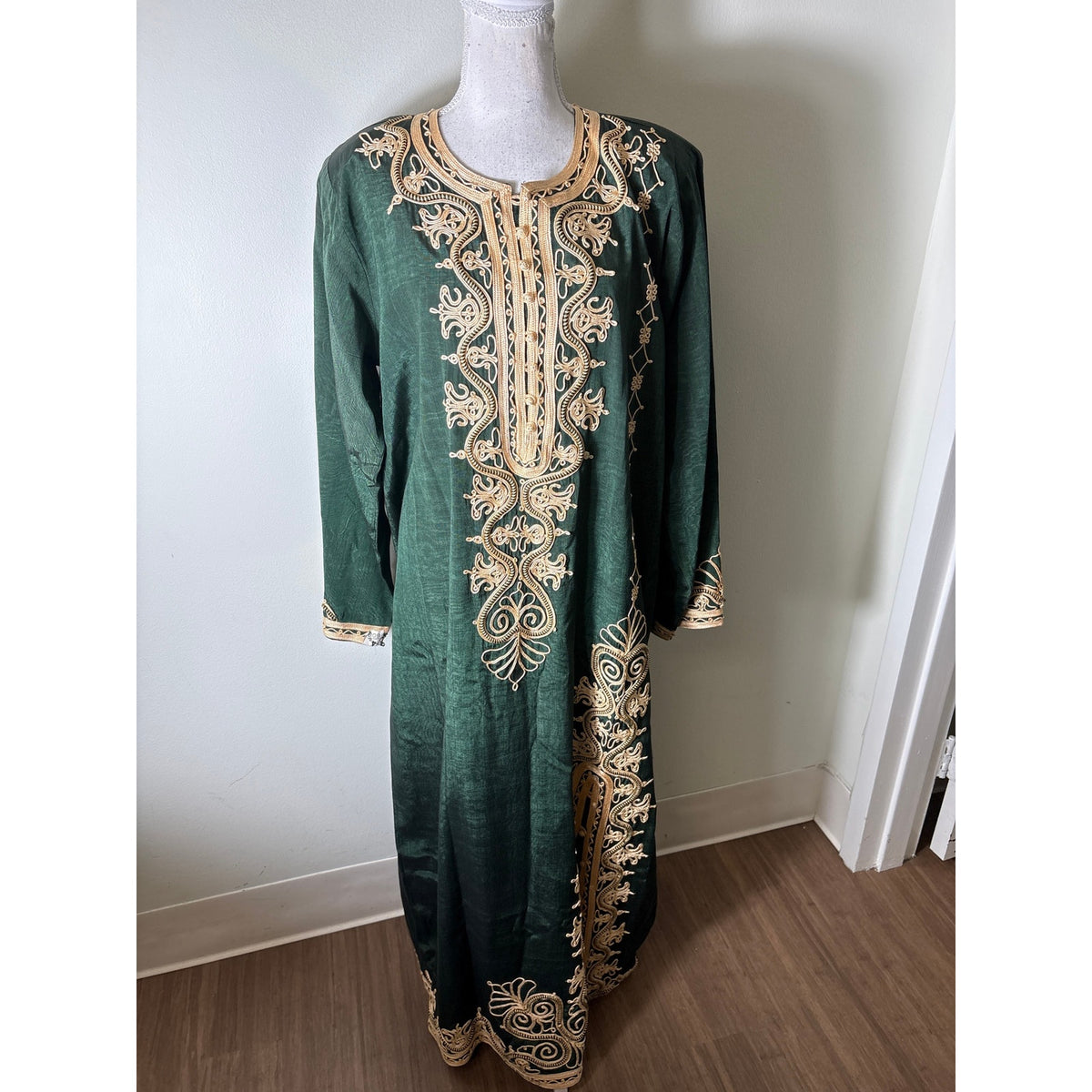 No Brand Green And Tan Embroidered Kimono Sz (FITS LIKE) M