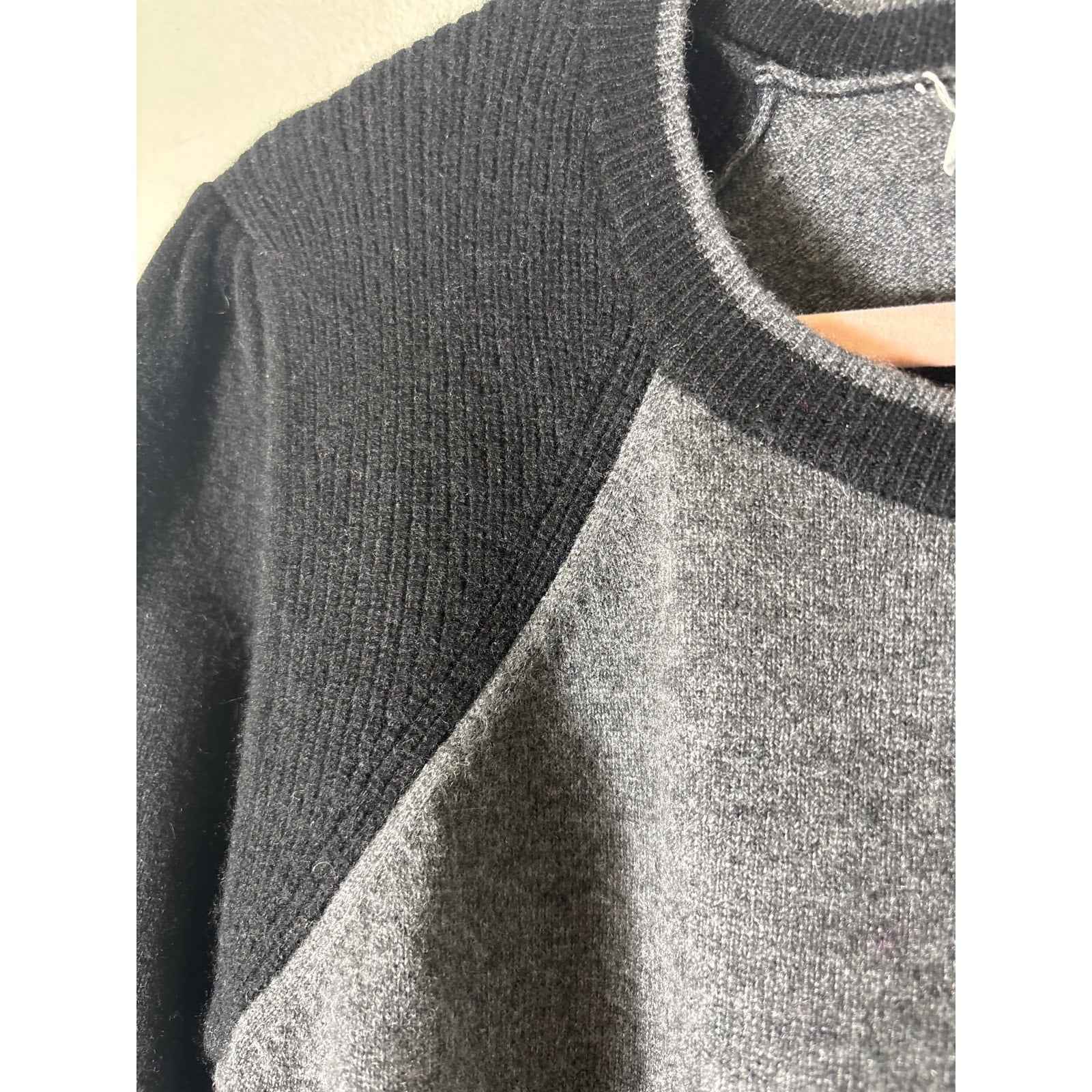 Veronica Beard Cashmere Black and Gray Sweater Sz M