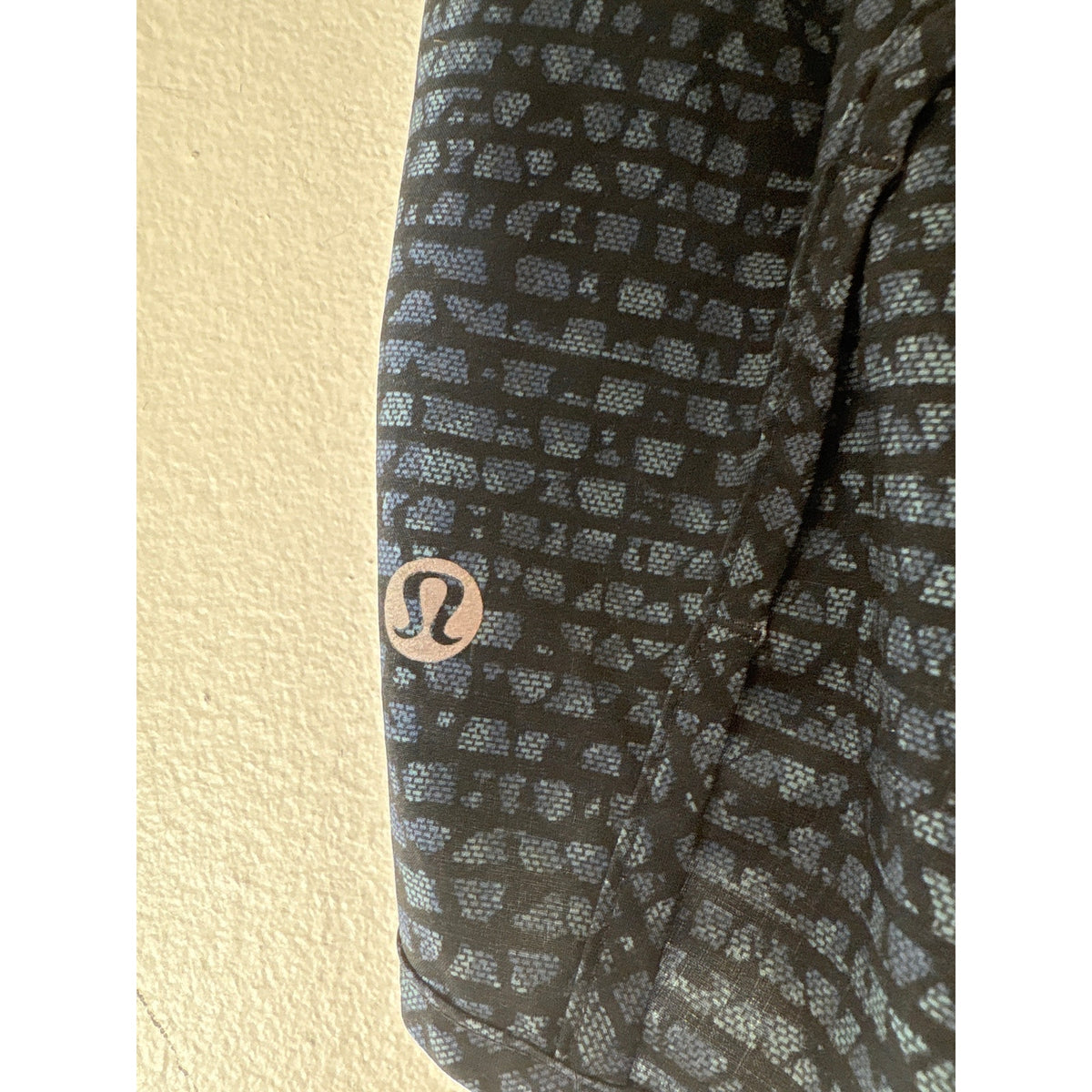 Lululemon Black and Dark Blue Athletic Shorts Sz 6