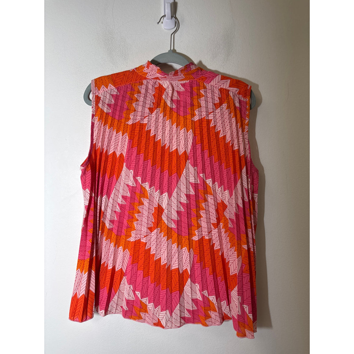 THML Pink Orange Sleeveless Pleated V-Neck Top Sz M