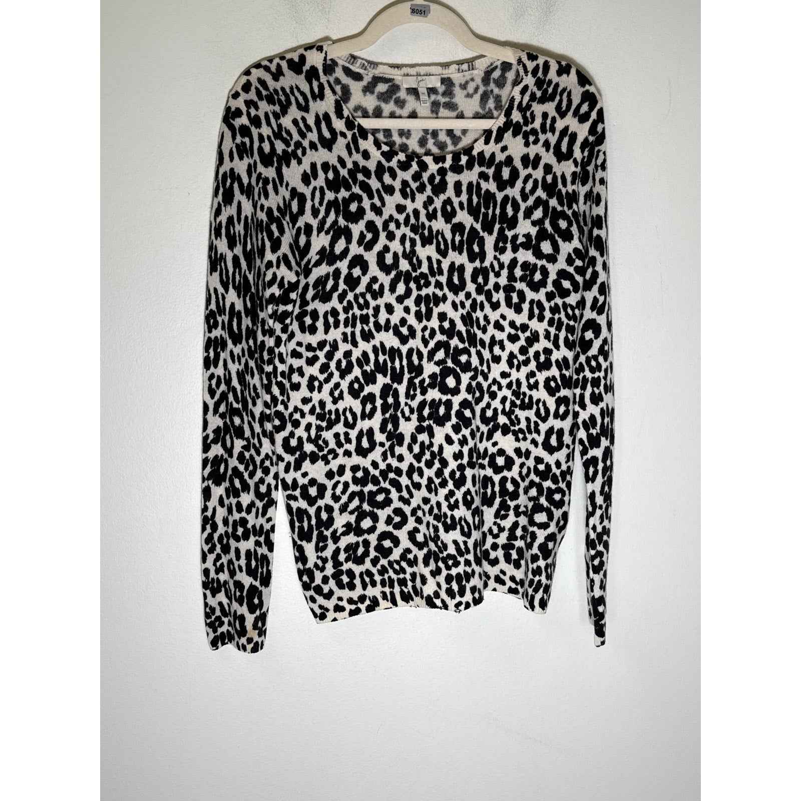 Joie Black and White Cheetah Print Long Sleeve Cashmere Sweater Sz M