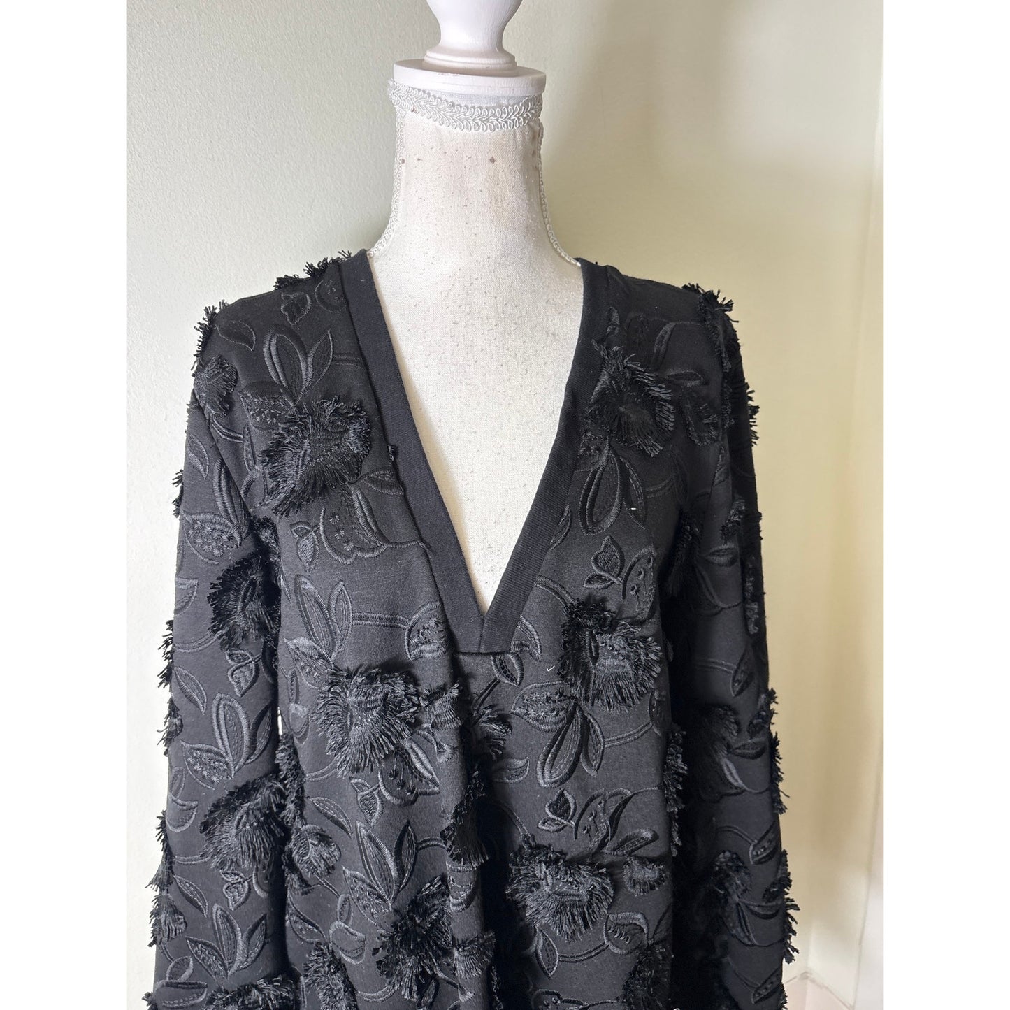 Pearl by Lela Rose Black long Sleeve V-Neck Fringe Tunic Sz L