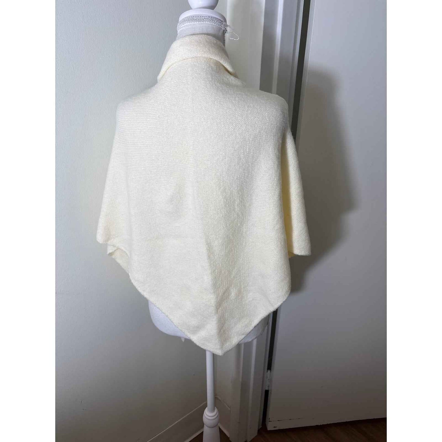 New In Bag TFC Off White Triangle Cozy Knit Shawl Wrap