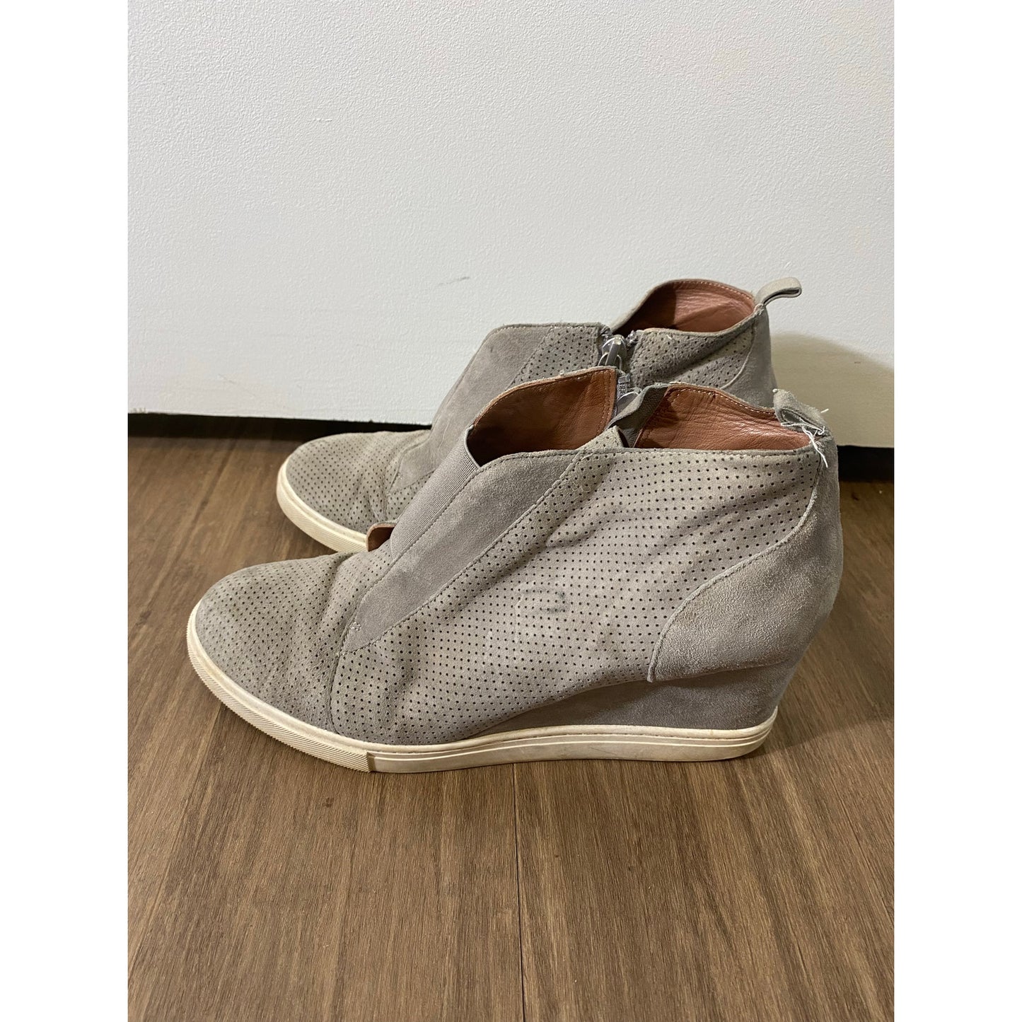 L. Paolo Gray Wedge Suede Bootie Sz 9.5