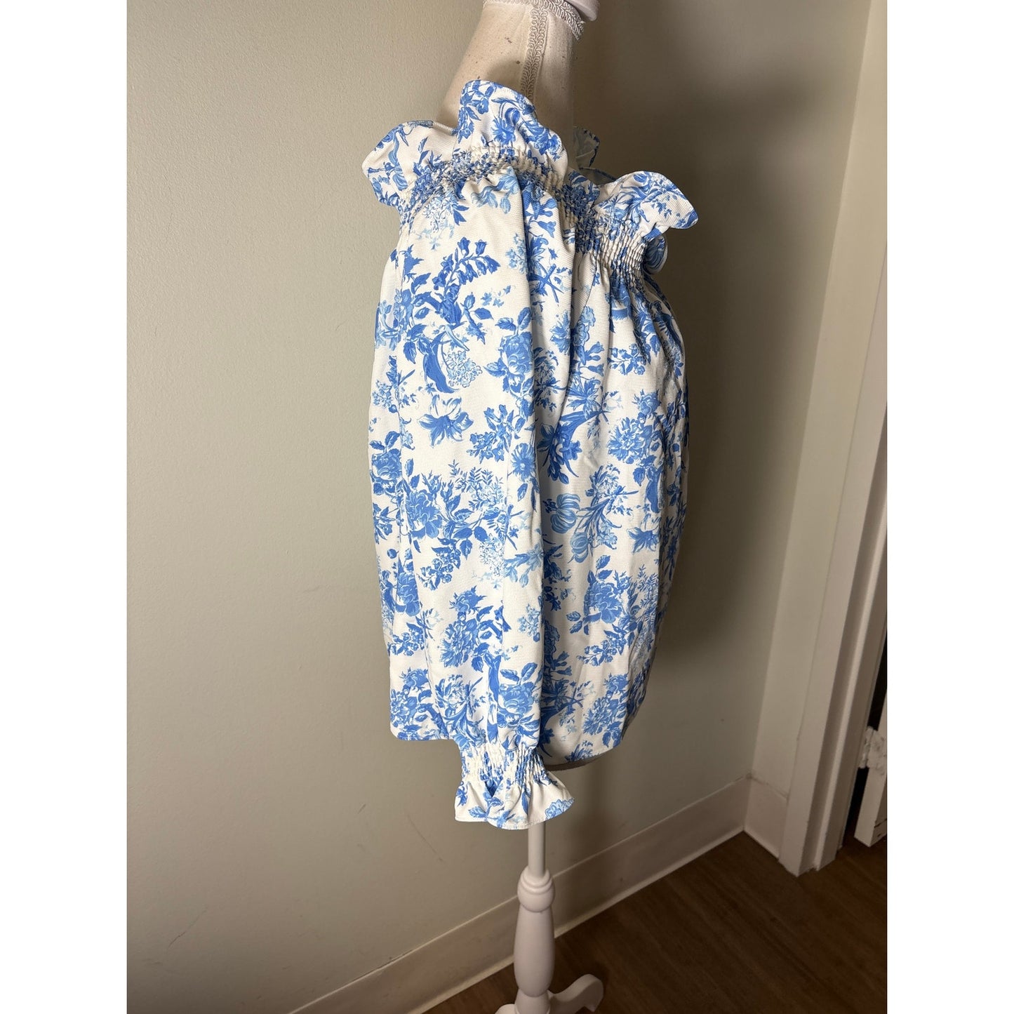 NWT Tuckernuck Blue Floral Long Sleeve Off the Shoulder Top Sz L