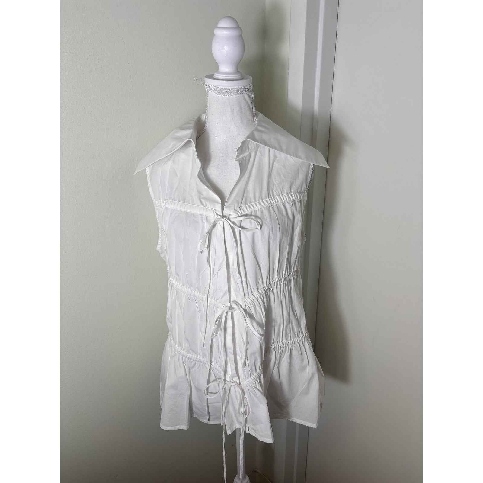 Renaissance Renaissance White Sleeveless Tie Front Shirt with Large Collar Sz 42