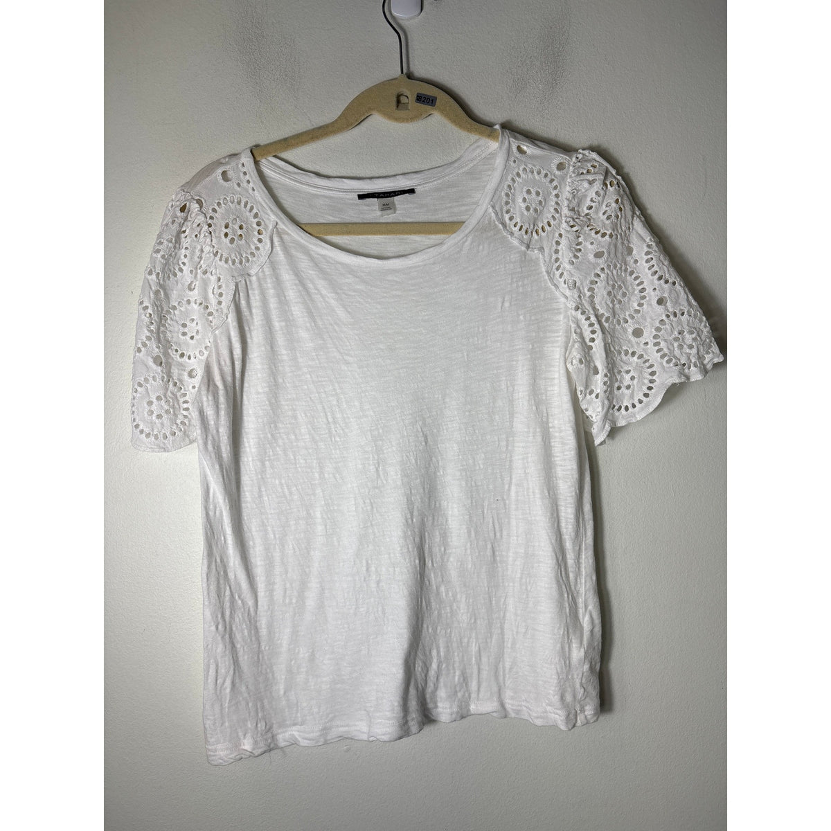 Tahari White Eyelet Flutter Sleeve Tee Sz M