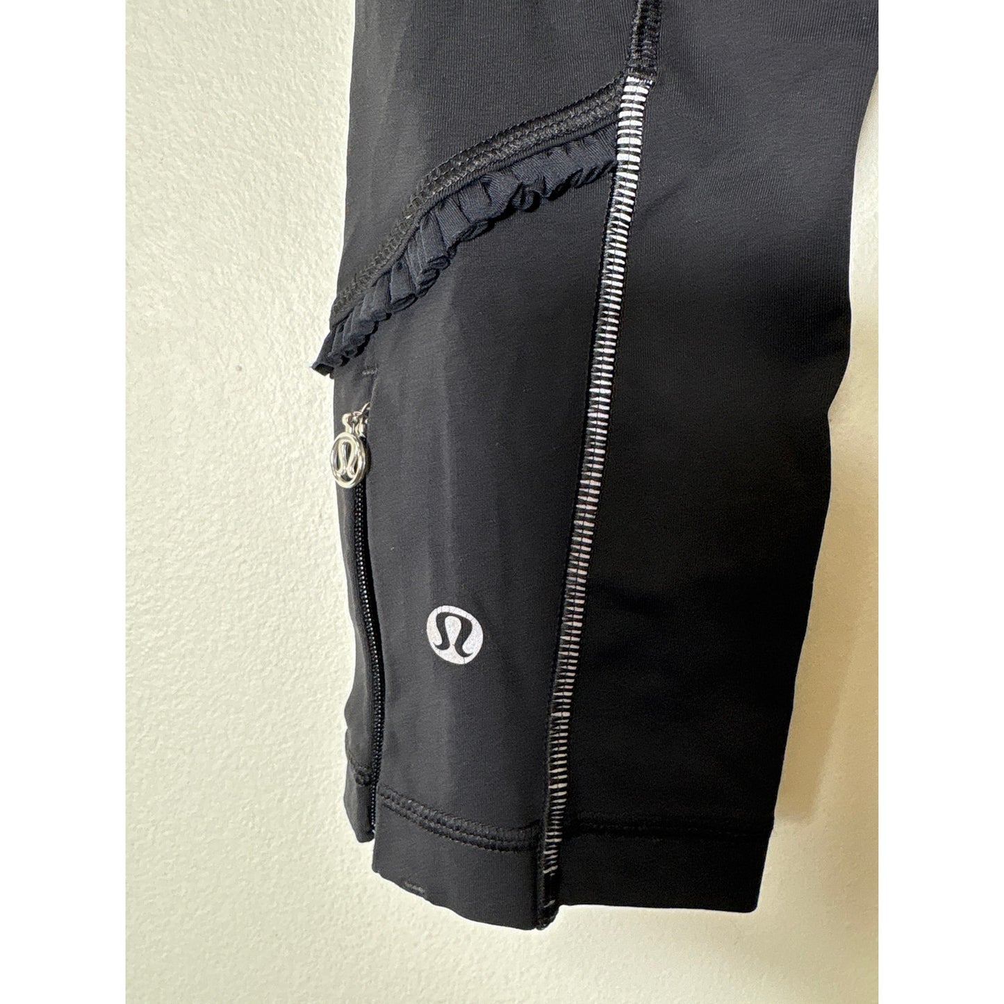 Lululemon Black Ruffle Ankle Trim Leggings Sz 6