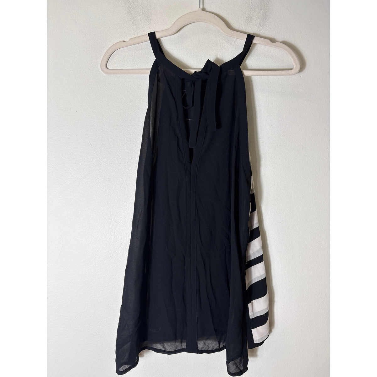 Forever 21 Contemporary black and white tank Sz M