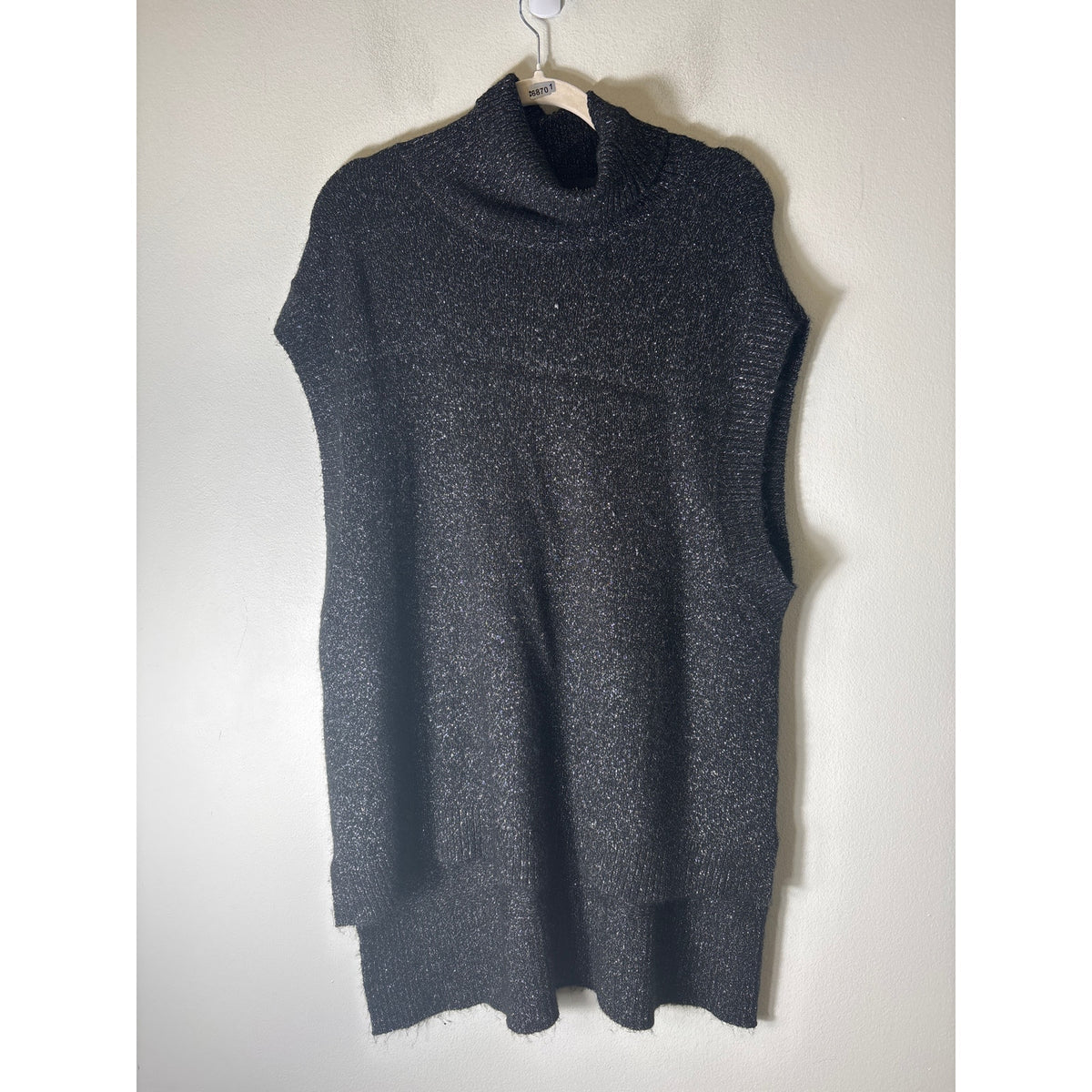 Fabrik Black with Silver Thread Sleeveless Turtleneck Sz M/L