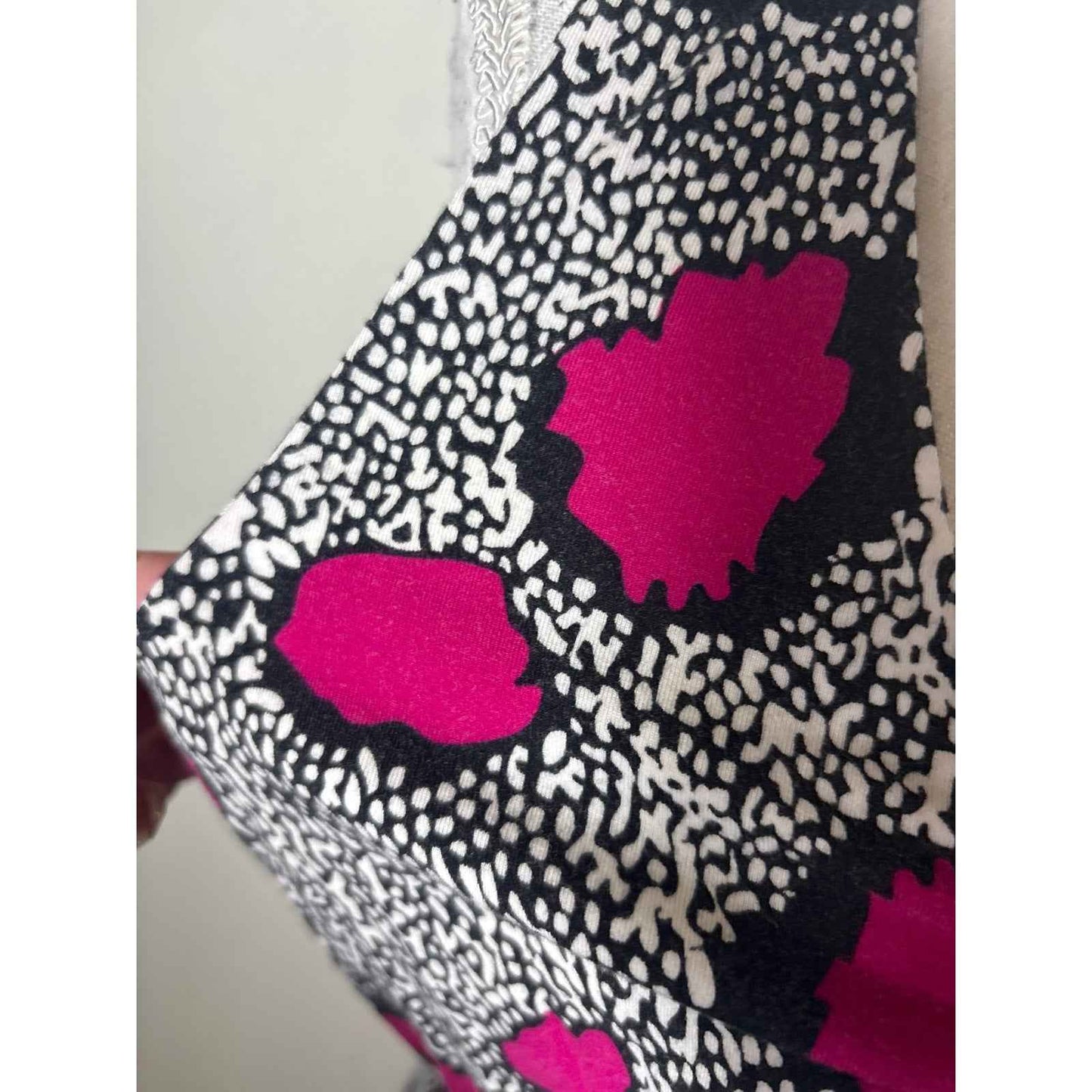 Diane Von Furstenberg Black Fushia Sleeveless Faux Wrap Above the Knee Dress Sz 6