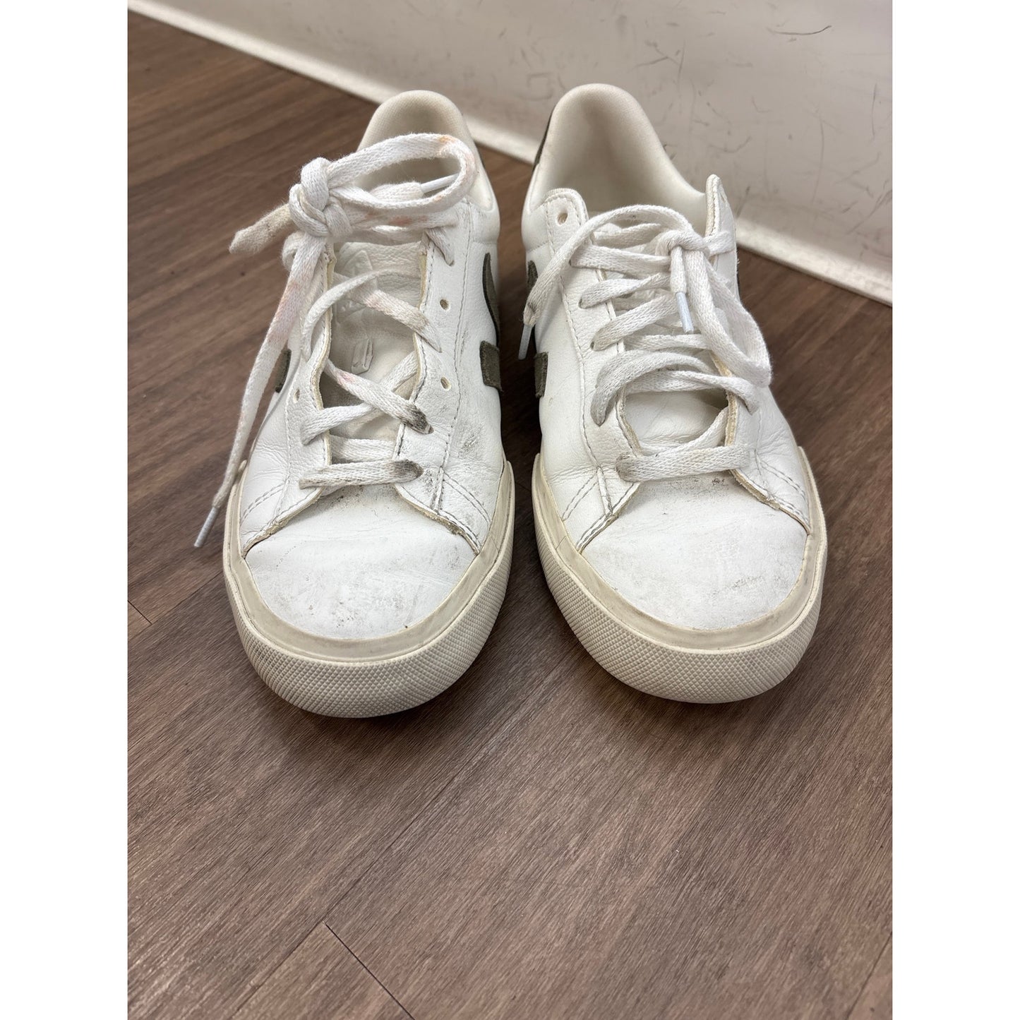Veja White With Gray Suede Accent Tennis Shoes Sz 9.5