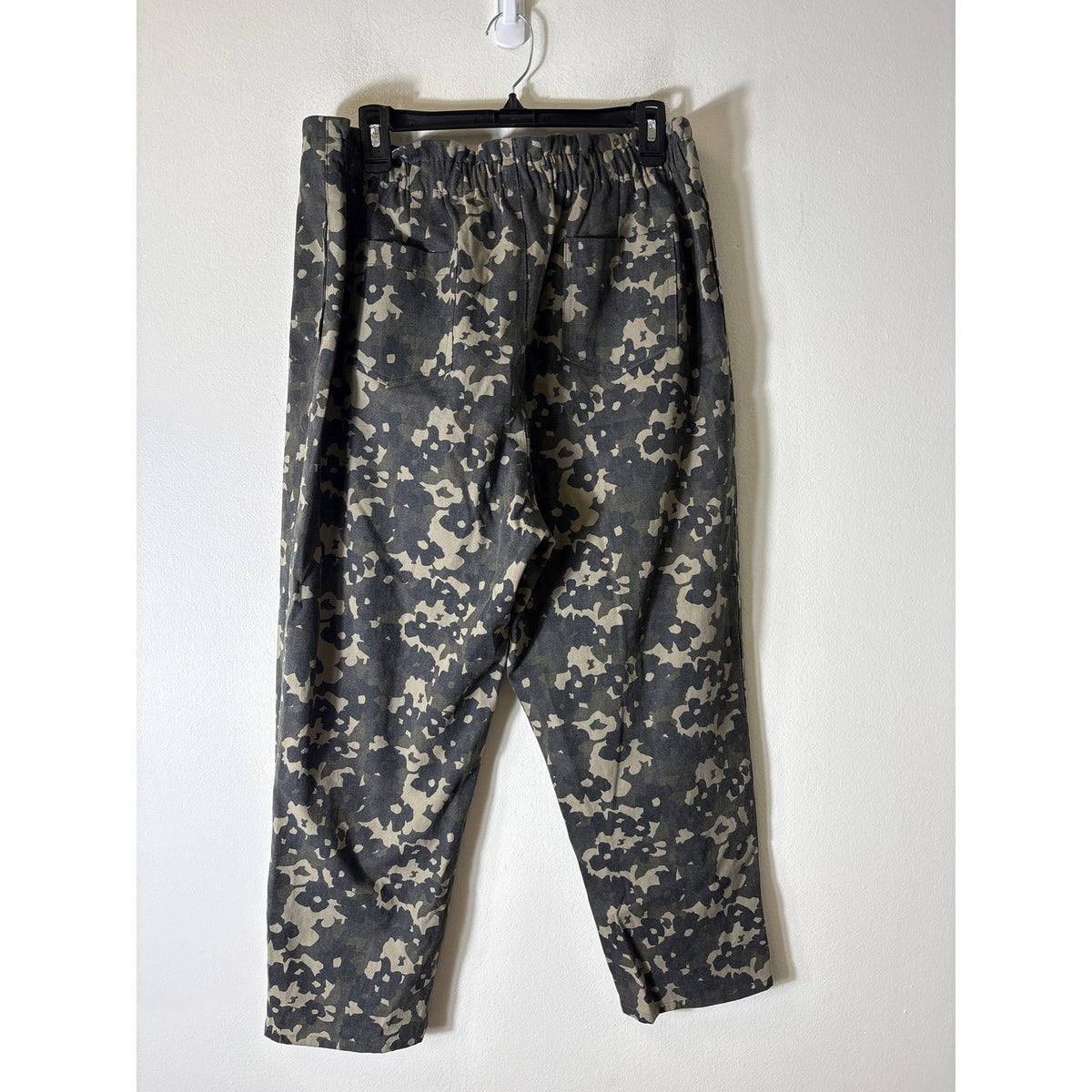 NWT Amadi Camo Front Pleat Pants Sz L