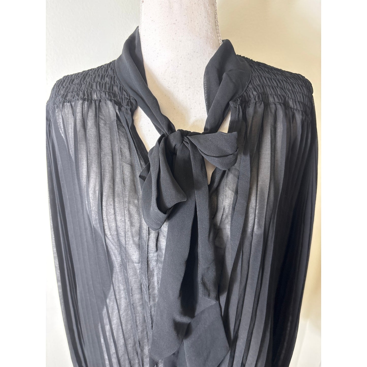 NWT Banana Republic Black Pleated Sheer Tie Neck Blouse Sz L